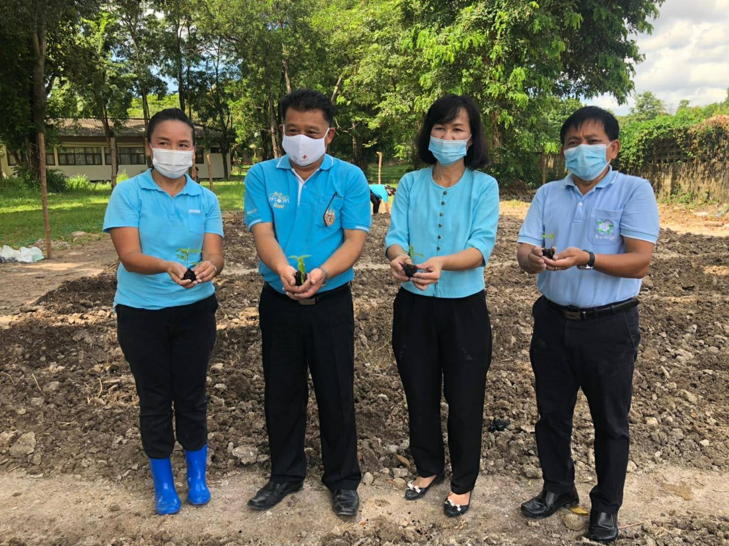 “พช.ระยอง” ร่วมกับ สถานคุ้มครองสวัสดิภาพเด็กระยอง ขับเคลื่อนกิจกรรมปลูกผักสวนครัวและสมุนไพร ผนึกกำลังสร้างความมั่นคงทางอาหาร “ ตู้ยาข้างบ้าน ตู้อาหารข้างครัว”