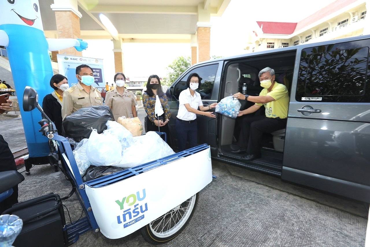 “พช.ระยอง”  ร่วมกิจกรรม “เปลี่ยนขวดพลาสติก PET เป็นลำไย มอบให้ผู้ยากไร้ในจังหวัดระยอง”