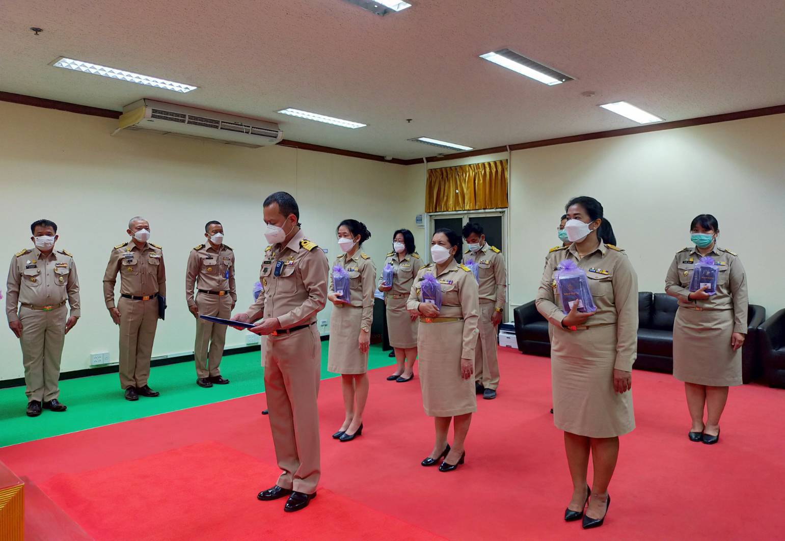 “พช.ระยอง” ร่วมพิธีรับมอบเมล็ดพันธ์ุผักพระราชทาน ตามโครงการอนุรักษ์พันธุกรรมพืชเสริมสร้างความมั่นคงทางอาหารสมเด็จพระกนิษฐาธิราชเจ้า กรมสมเด็จพระเทพรัตนราชสุดา สยามบรมราชกุมารี