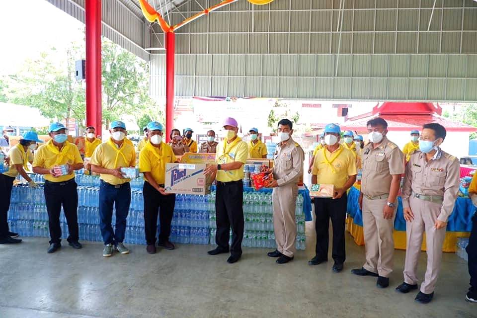 “จังหวัดระยอง” ร่วมกับ อำเภอบ้านค่าย  และวัดละหารไร่  จัดกิจกรรมจิตอาสา “มีแล้วแบ่งปัน” ตั้งโรงครัวพระราชทานช่วยเหลือโรงพยาบาลและสถานที่กักกันแห่งรัฐ (State Quarantine) จังหวัดระยอง เฉลิมพระเกียรติเนื่องในวันเฉลิมพระชนมพรรษาสมเด็จพระนางเจ้าสิริกิติ์ พระบรมราชินีนาถ พระบรมราชชนนีพันปีหลวง 12 สิงหาคม 2564