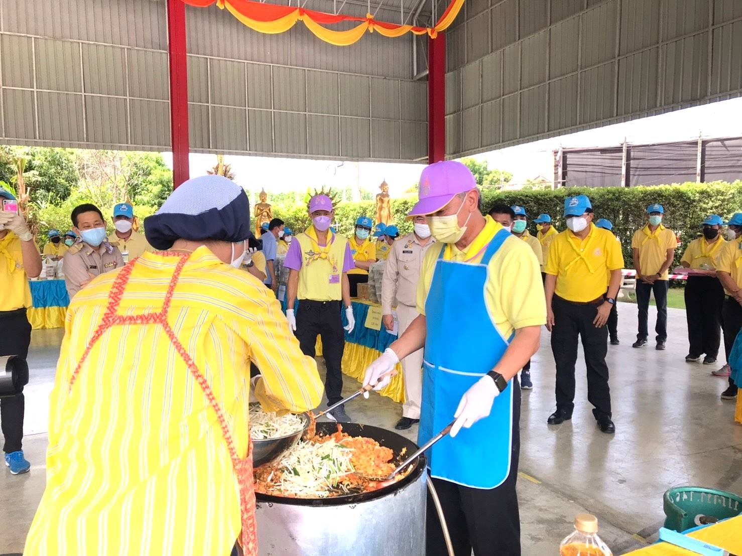 “จังหวัดระยอง” ร่วมกับ อำเภอบ้านค่าย  และวัดละหารไร่  จัดกิจกรรมจิตอาสา “มีแล้วแบ่งปัน” ตั้งโรงครัวพระราชทานช่วยเหลือโรงพยาบาลและสถานที่กักกันแห่งรัฐ (State Quarantine) จังหวัดระยอง เฉลิมพระเกียรติเนื่องในวันเฉลิมพระชนมพรรษาสมเด็จพระนางเจ้าสิริกิติ์ พระบรมราชินีนาถ พระบรมราชชนนีพันปีหลวง 12 สิงหาคม 2564