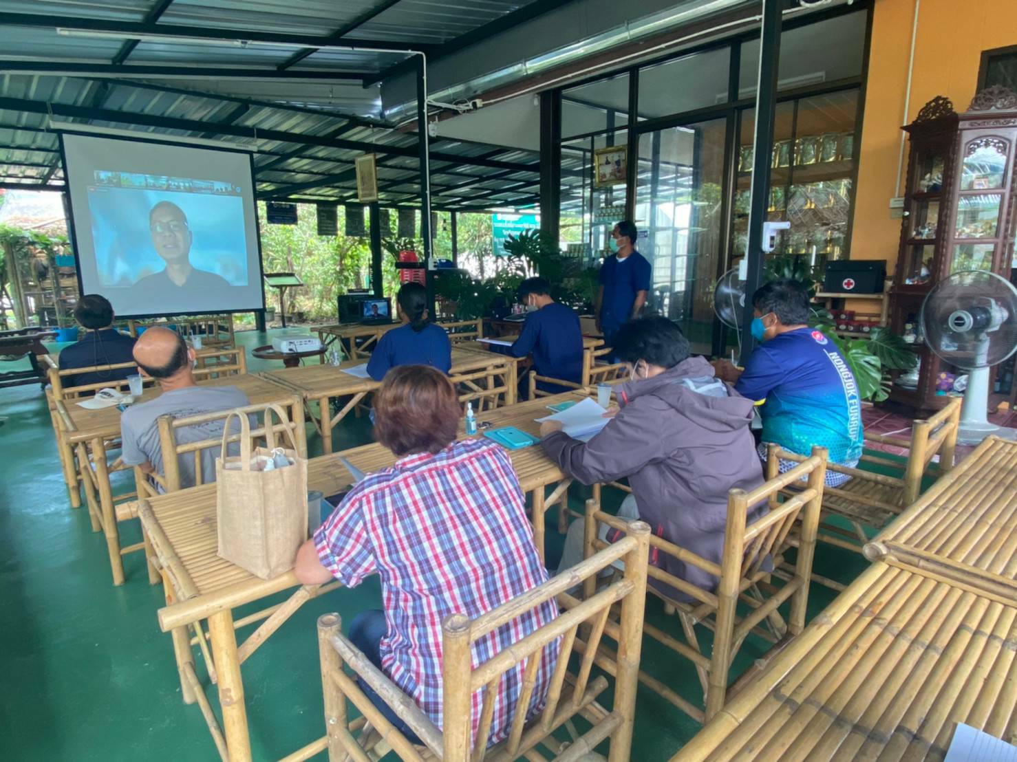 “พช.ระยอง” สนับสนุนการขับเคลื่อนดำเนินงานโครงการพัฒนาพื้นที่ต้นแบบตามหลักทฤษฎีใหม่ประยุกต์สู่ “โคก หนอง นา โมเดล”