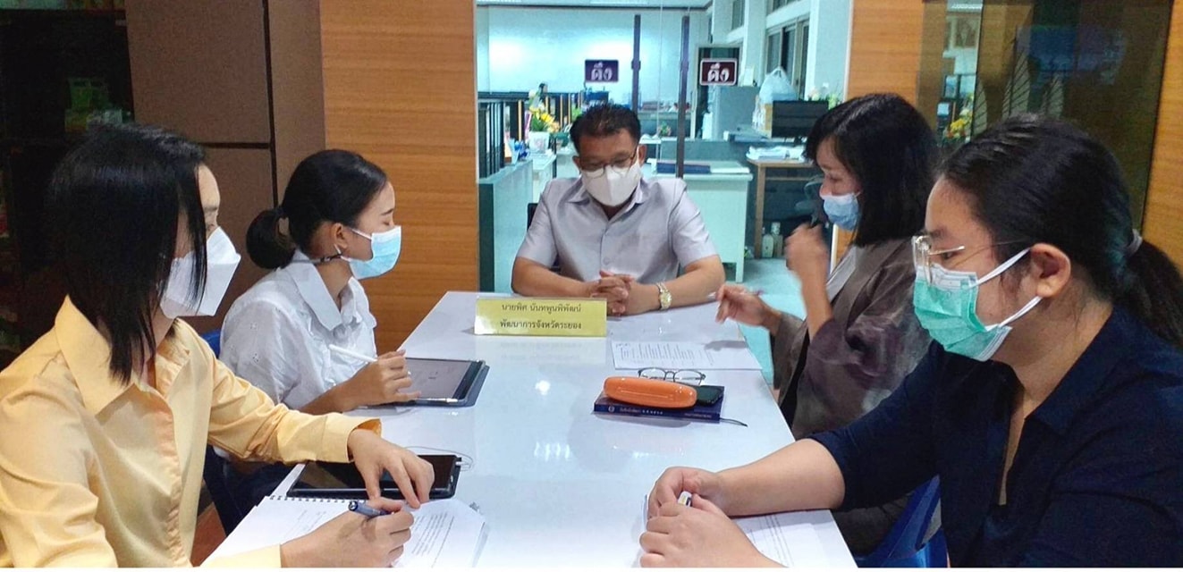 “พช.ระยอง”  ร่วมการปฐมนิเทศพนักงานราชการเฉพาะกิจ สังกัดกรมการพัฒนาชุมชน  ผ่านระบบออนไลน์ (Zoom Cloud Meeting)