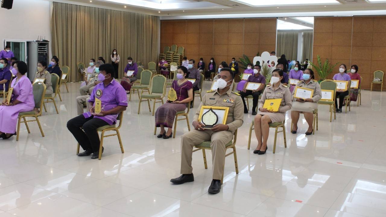 “พช.ระยอง” จัดพิธีเชิดชูเกียรติ “มหกรรมรวมพลังคนดีแห่งแผ่นดิน” ประจำปี 2564