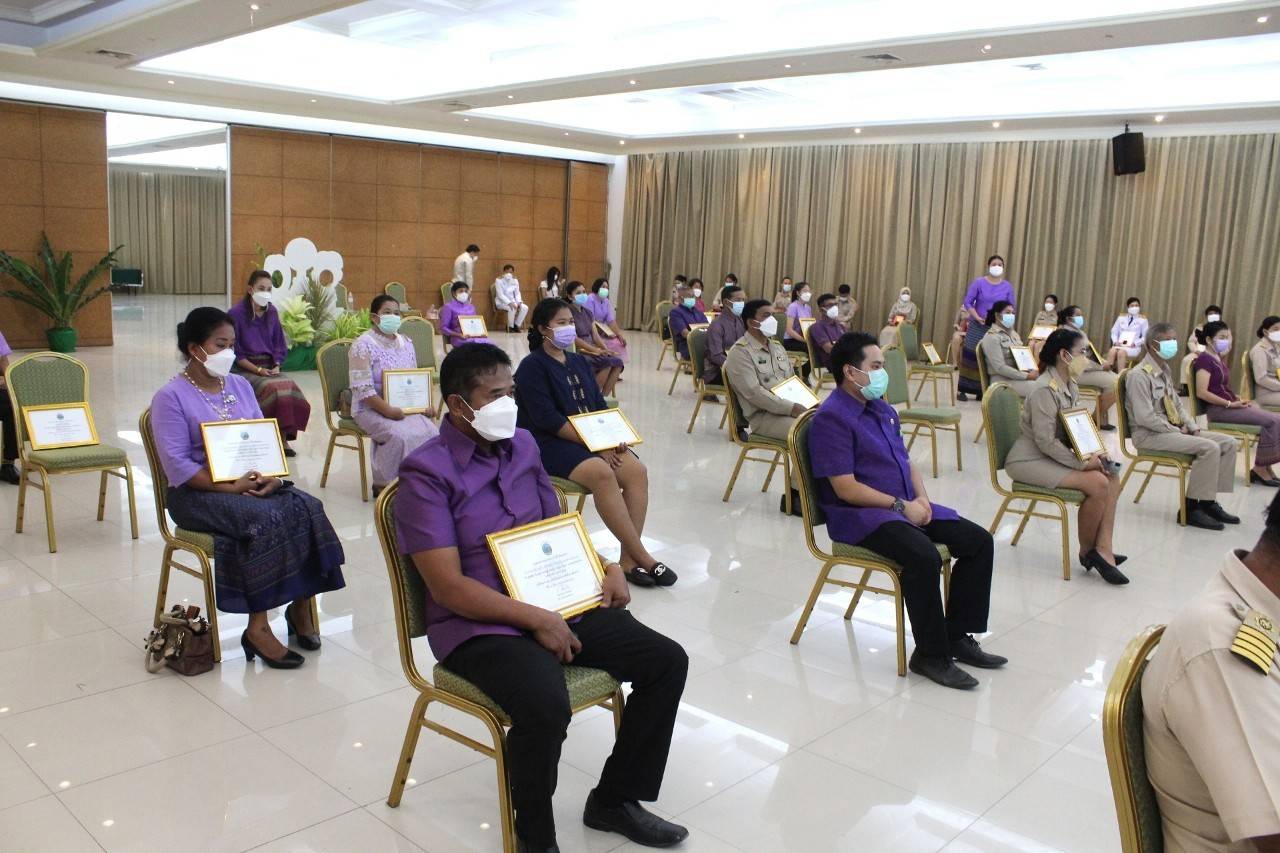 “พช.ระยอง” จัดพิธีเชิดชูเกียรติ “มหกรรมรวมพลังคนดีแห่งแผ่นดิน” ประจำปี 2564