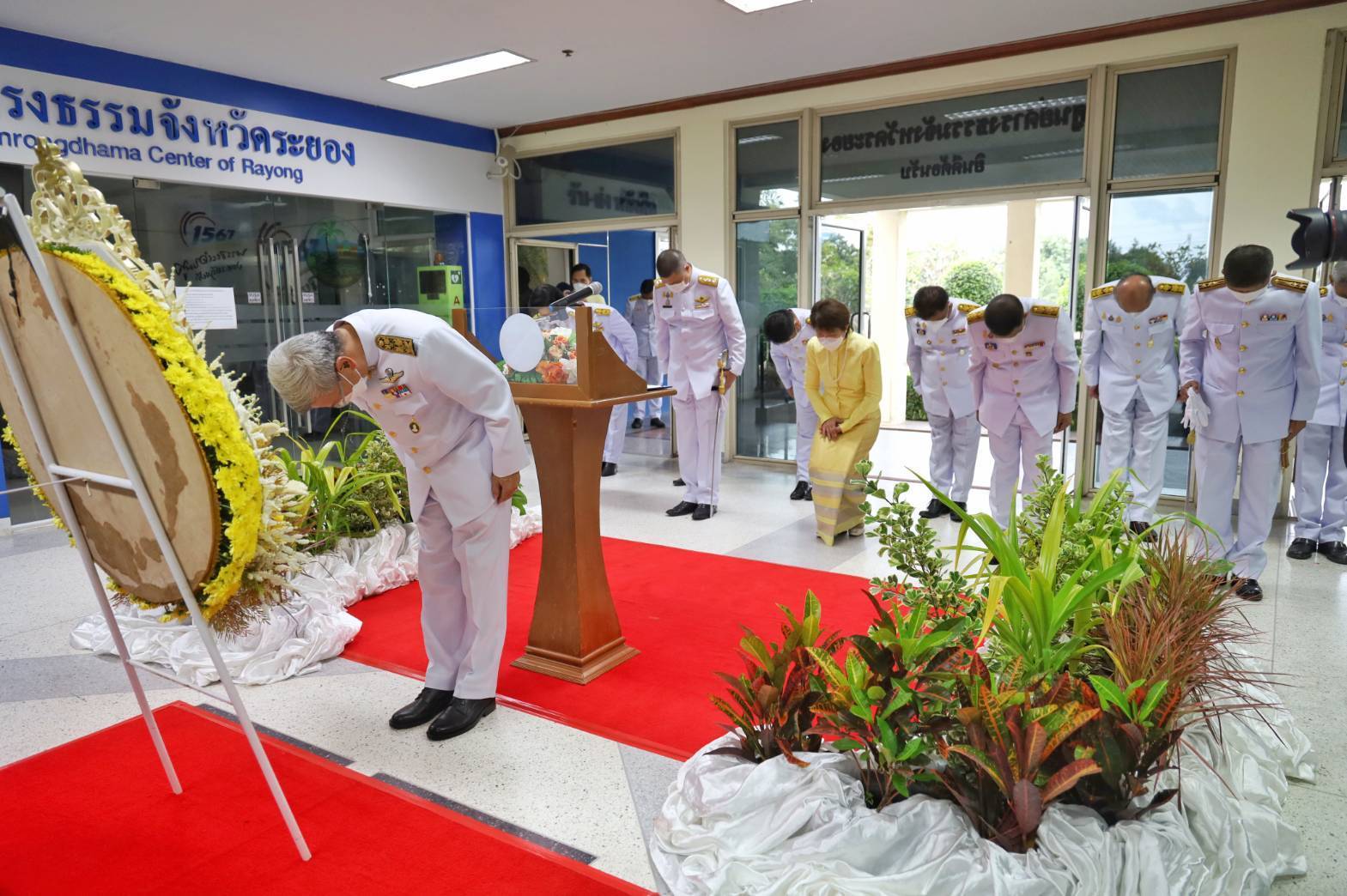 “พช.ระยอง” ร่วมพิธีวางพวงมาลา เนื่องในวันคล้ายวันสวรรคตพระบาทสมเด็จพระบรมชนกาธิเบศร มหาภูมิพลอดุลยเดชมหาราช บรมนาถบพิตร รัชกาลที่ 9