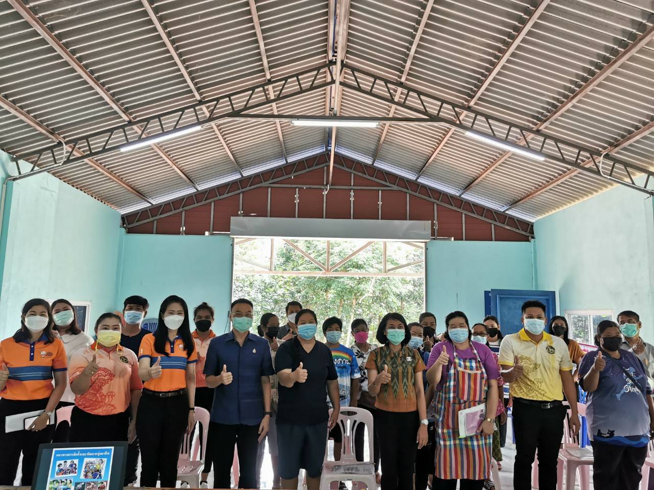 “พช.ระยอง” ฟื้นฟูเศรษฐกิจและสังคมที่ได้รับผลกระทบจากสถานการณ์การแพร่ระบาดของ Covid-19 ด้วยการส่งเสริมอาชีพการทำหมูส้ม ตำบลชำฆ้อ อำเภอเขาชะเมา