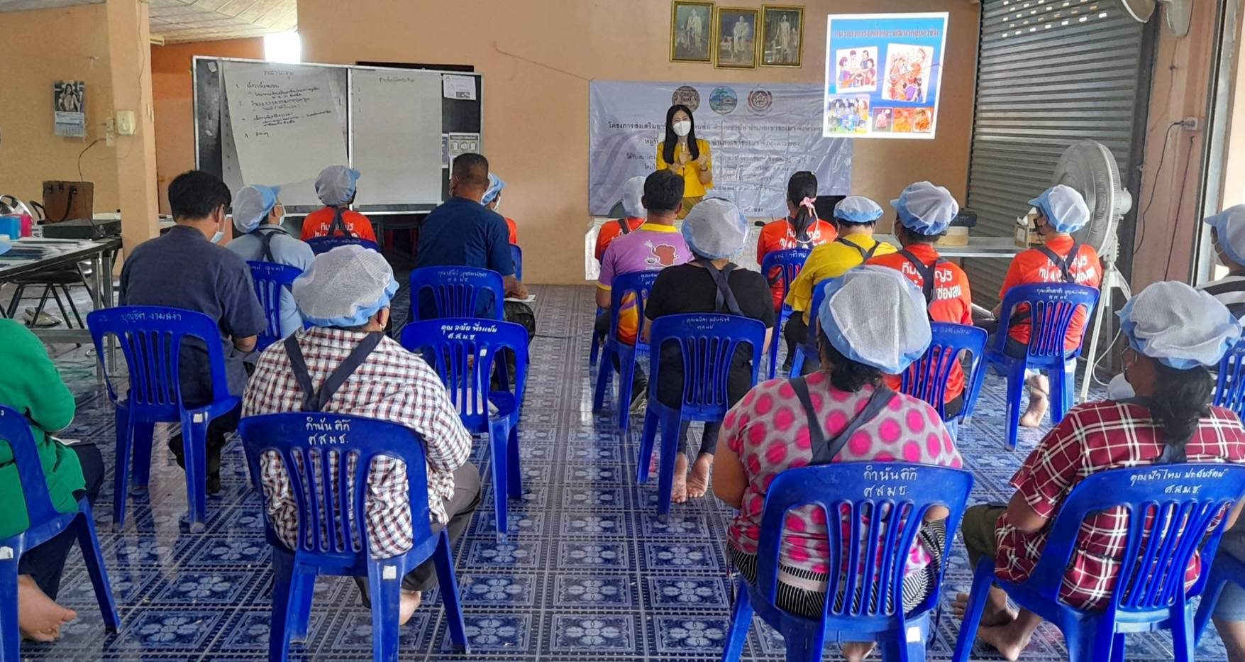 พช.ระยอง ฟื้นฟูเศรษฐกิจและสังคมที่ได้รับผลกระทบจากสถานการณ์การแพร่ระบาดของ Covid-19 ด้วยการส่งเสริมอาชีพการทำหมูส้ม ตำบลชำฆ้อ อำเภอเขาชะเมา รุ่นที่ 2