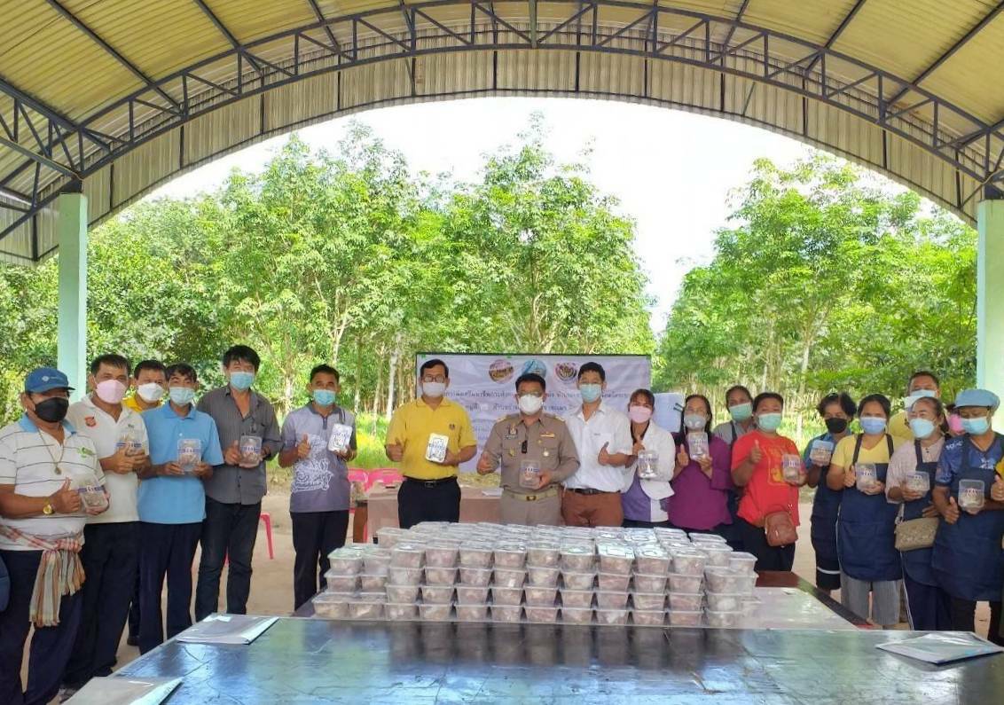 พช.ระยอง ฟื้นฟูเศรษฐกิจและสังคมที่ได้รับผลกระทบจากสถานการณ์การแพร่ระบาดของ Covid-19 ด้วยการส่งเสริมอาชีพการทำหมูส้ม ตำบลชำฆ้อ อำเภอเขาชะเมา รุ่นที่ 2