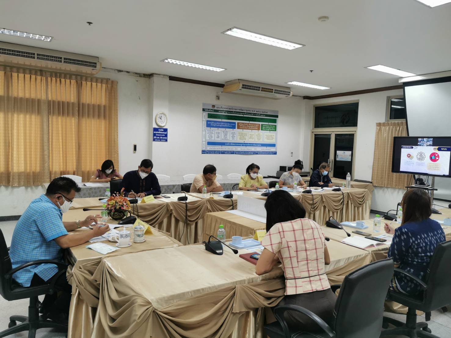 “พช.ระยอง”  ร่วมรับฟังการประชุมมอบนโยบายการขับเคลื่อนงานพัฒนาชุมชน ประจำปี 2565  ผ่านระบบการประชุมทางไกล (Video Conference)