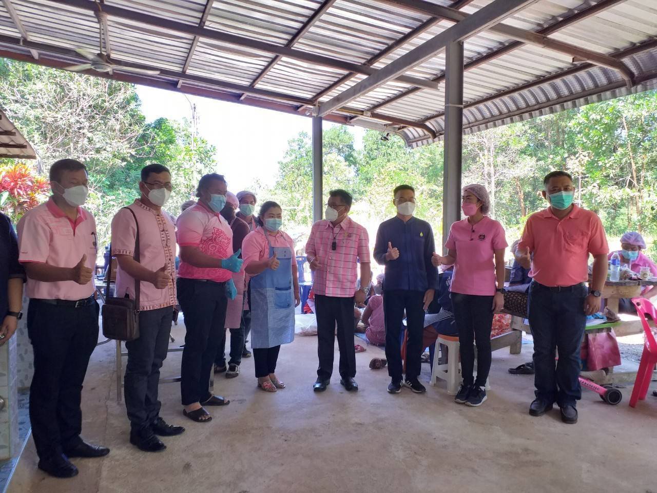 “พช.ระยอง” ฟื้นฟูเศรษฐกิจและสังคมที่ได้รับผลกระทบจากสถานการณ์การแพร่ระบาดของ Covid-19 ด้วยการส่งเสริมอาชีพการทำหมูส้ม ตำบลชำฆ้อ อำเภอเขาชะเมา รุ่นที่ 3