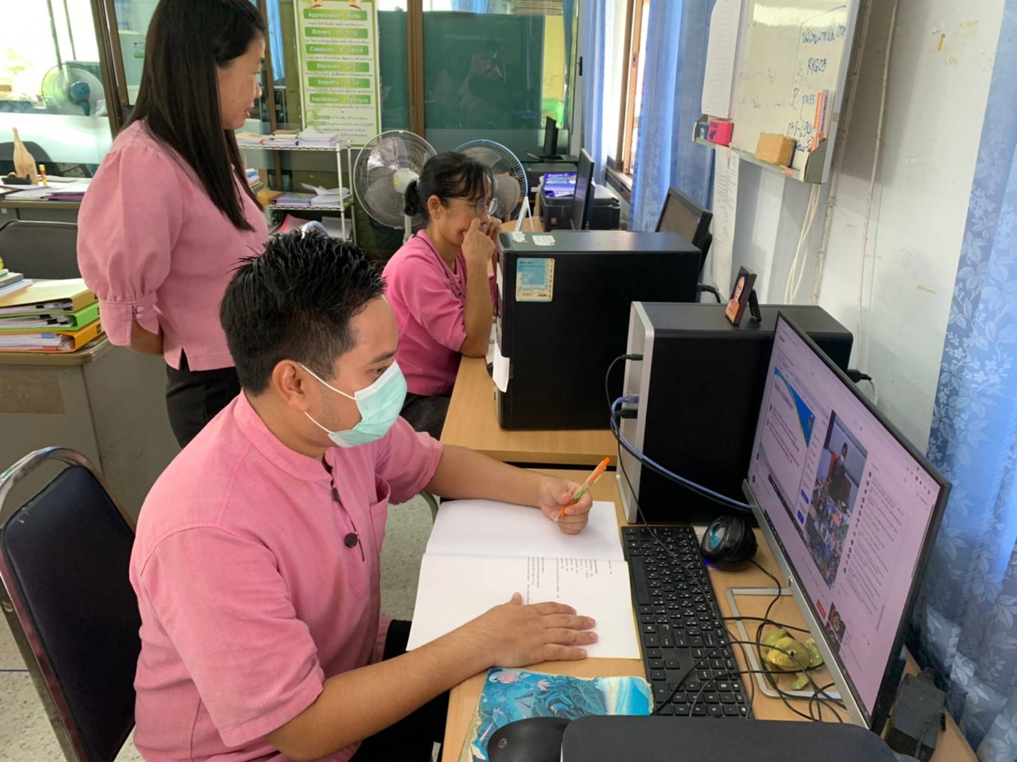 “พช.ระยอง” ร่วมประชุมเพิ่มศักยภาพกลไกการขับเคลื่อนกองทุนชุมชนตามหลักธรรมาภิบาล ผ่านระบบการประชุมทางไกล (Video Conference) ระหว่างวันที่ 22-23 พฤศจิกายน 2564