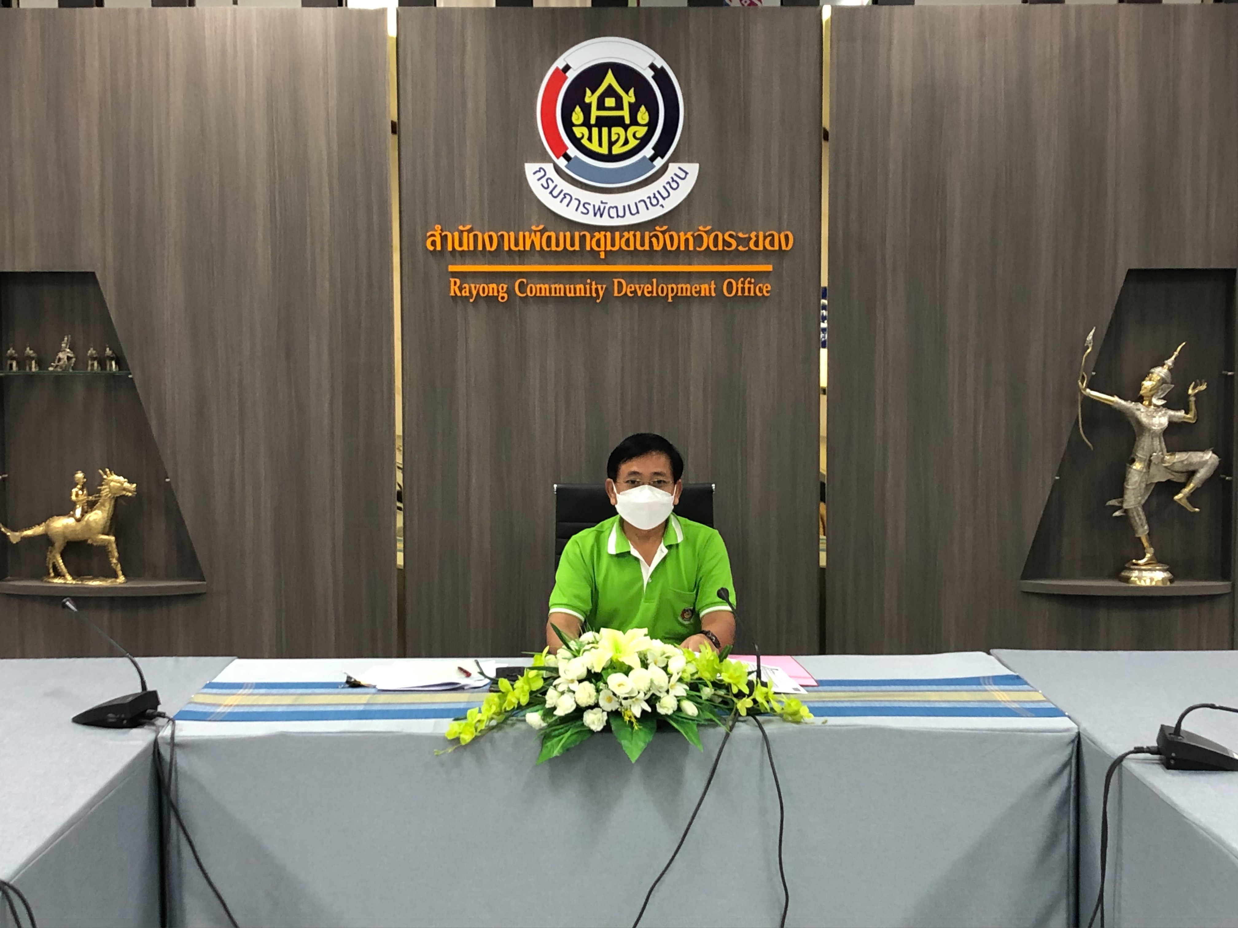 พช.ระยอง ร่วมประชุมโครงการฝึกอาชีพประชาชนพัฒนาคนทุกช่วงวั ยตามหลักปรัชญาขอ งเศรษฐกิจพอเพียง ?