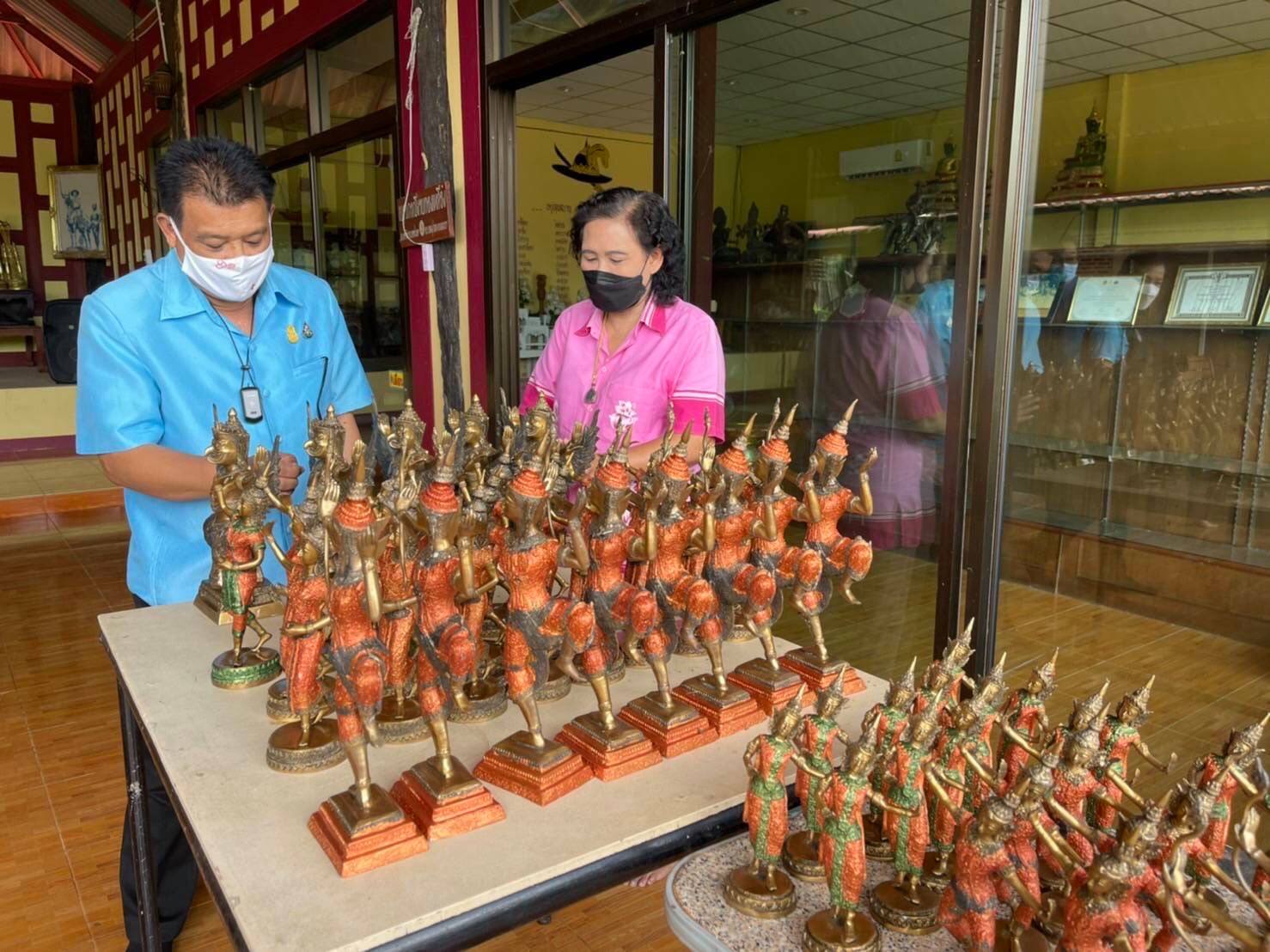 “พช.ระยอง” ลงพื้นที่ตรวจเยี่ยมผู้ประกอบการOTOP กลุ่มผลิตภัณฑ์งานทองเหลือง อำเภอเขาชะเมา จังหวัดระยอง