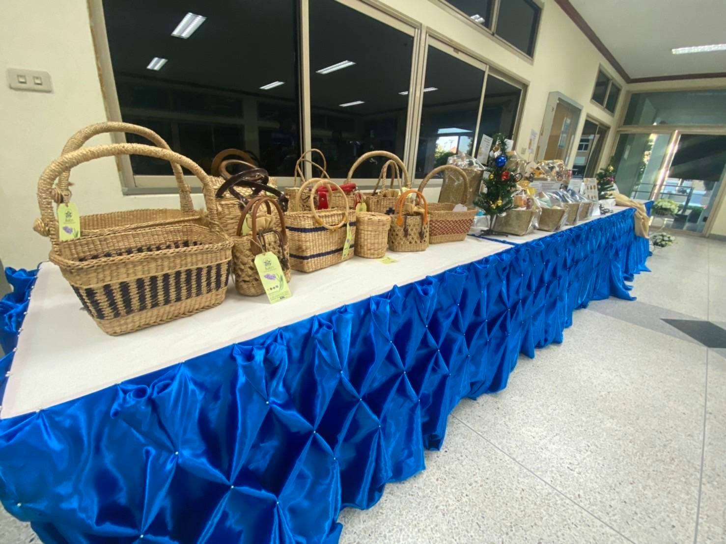 “พช.ระยอง” ขับเคลื่อนการดำเนินงานจัดเตรียมผลิตภัณฑ์ OTOP  เพื่อประชาสัมพันธ์เป็นของขวัญ ของฝาก ในช่วงเทศกาลปีใหม่ ปี 2564