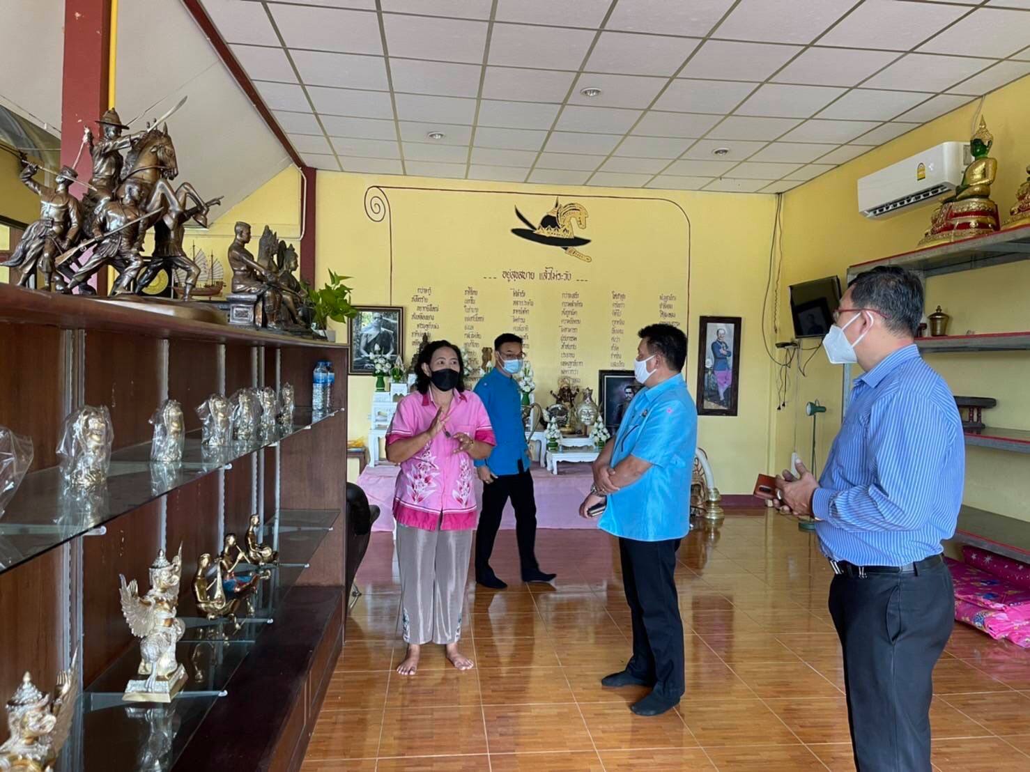 “พช.ระยอง” ลงพื้นที่ตรวจเยี่ยมผู้ประกอบการOTOP กลุ่มผลิตภัณฑ์งานทองเหลือง อำเภอเขาชะเมา จังหวัดระยอง