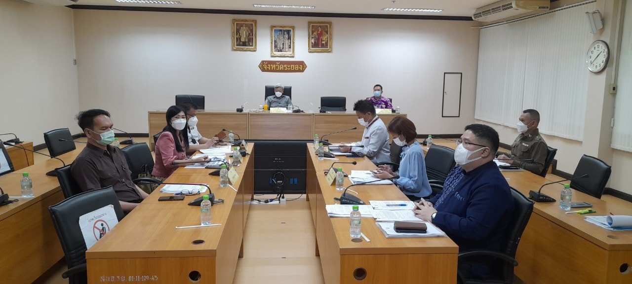 “พช.ระยอง” ร่วมประชุมรับมอบนโยบายการขับเคลื่อนการขจัดความยากจนและพัฒนาคนทุกช่วงวัยอย่างยั่งยืน ตามหลักปรัชญาของเศรษฐกิจพอเพียง ผ่านระบบวีดิทัศน์ทางไกล (Video Conference System – VCS)