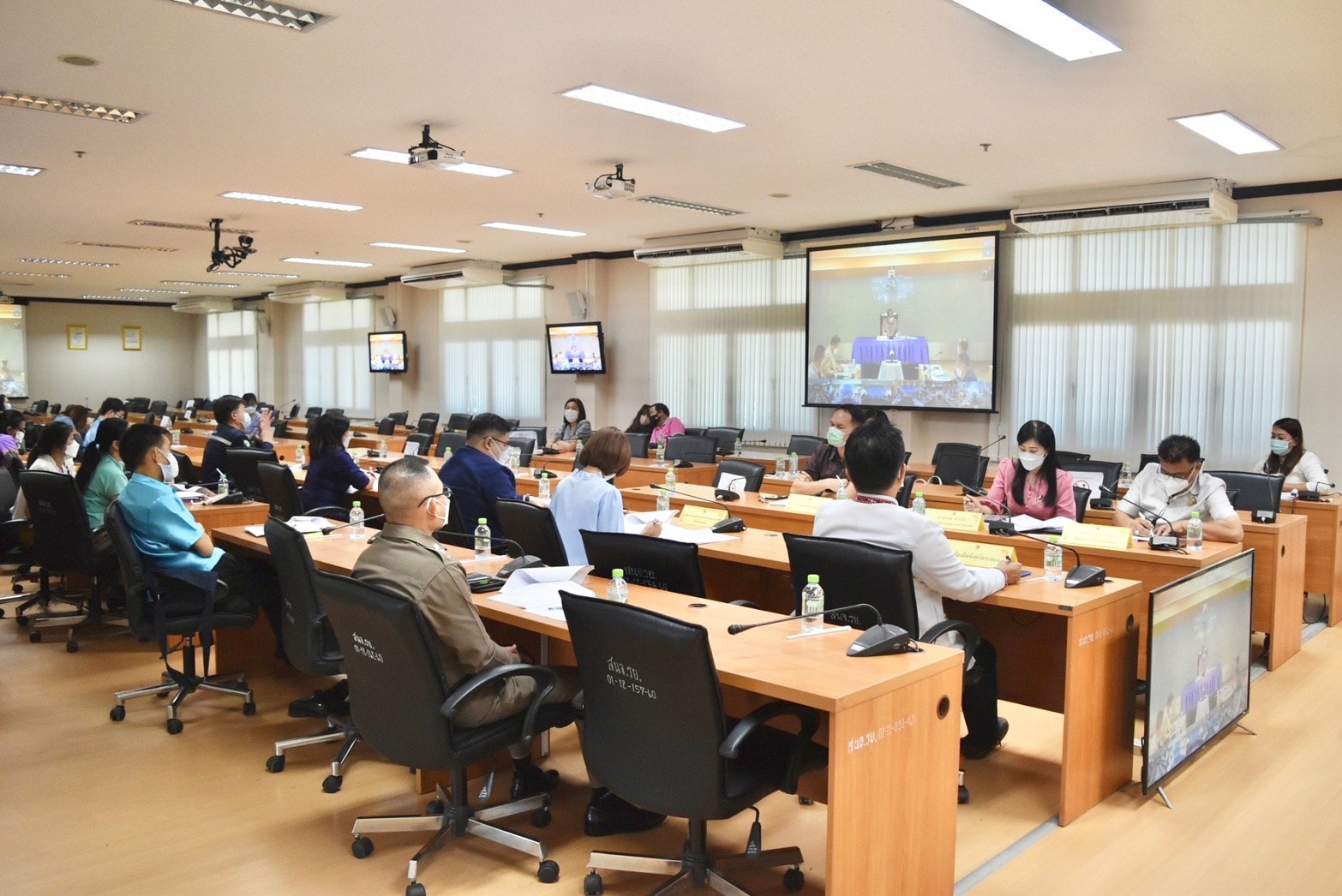 “พช.ระยอง” ร่วมประชุมรับมอบนโยบายการขับเคลื่อนการขจัดความยากจนและพัฒนาคนทุกช่วงวัยอย่างยั่งยืน ตามหลักปรัชญาของเศรษฐกิจพอเพียง ผ่านระบบวีดิทัศน์ทางไกล (Video Conference System – VCS)