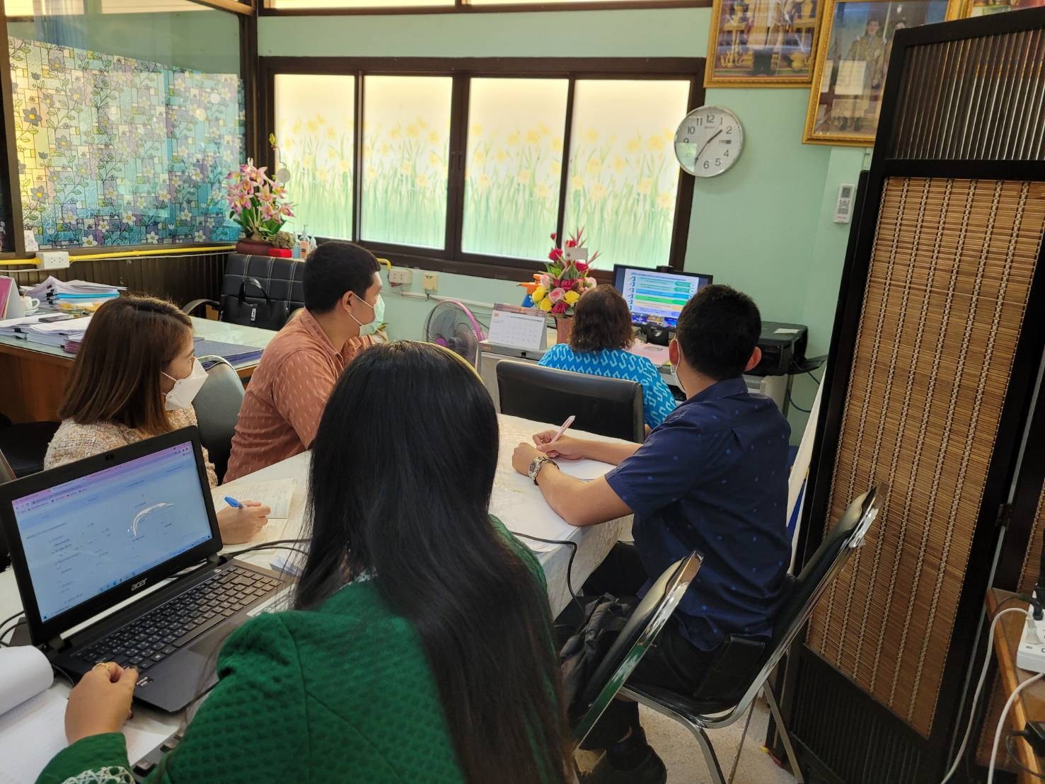 “พช.ระยอง” ร่วมประชุมรับมอบนโยบายการขับเคลื่อนการขจัดความยากจนและพัฒนาคนทุกช่วงวัยอย่างยั่งยืน ตามหลักปรัชญาของเศรษฐกิจพอเพียง ผ่านระบบวีดิทัศน์ทางไกล (Video Conference System – VCS)