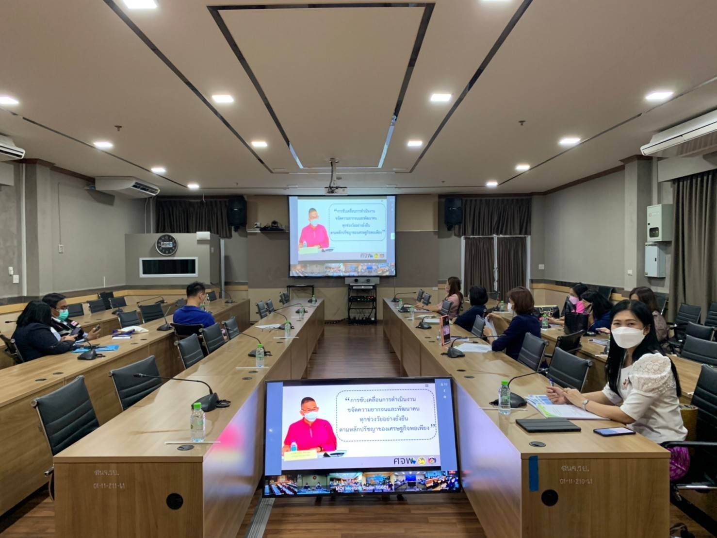 “พช.ระยอง” ร่วมประชุมชี้แจงการขับเคลื่อนการดำเนินงานขจัดความยากจนและพัฒนาคนทุกช่วงวัยอย่างยั่งยืนตามหลักปรัชญาเศรษฐกิจพอเพียง