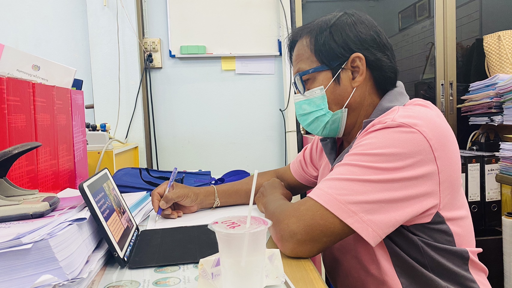 พช.ระยอง ร่วมประชุมโครงการฝึกอาชีพประชาชนพัฒนาคนทุกช่วงวั ยตามหลักปรัชญาขอ งเศรษฐกิจพอเพียง ?