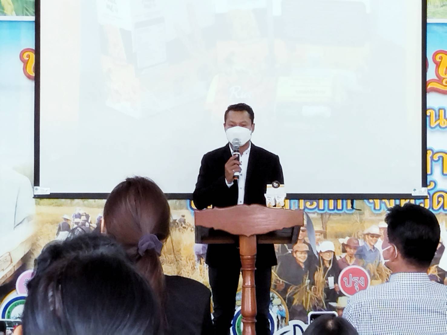 “พช.ระยอง”  ร่วมเปิดตลาดกลุ่มวิสาหกิจชุมชนส่งเสริมอาชีพชุมชนเกาะกก Snack Bars “Rice Me” และผลิตภัณฑ์แปรรูปจากกลุ่มอาชีพภาคีเครือข่าย