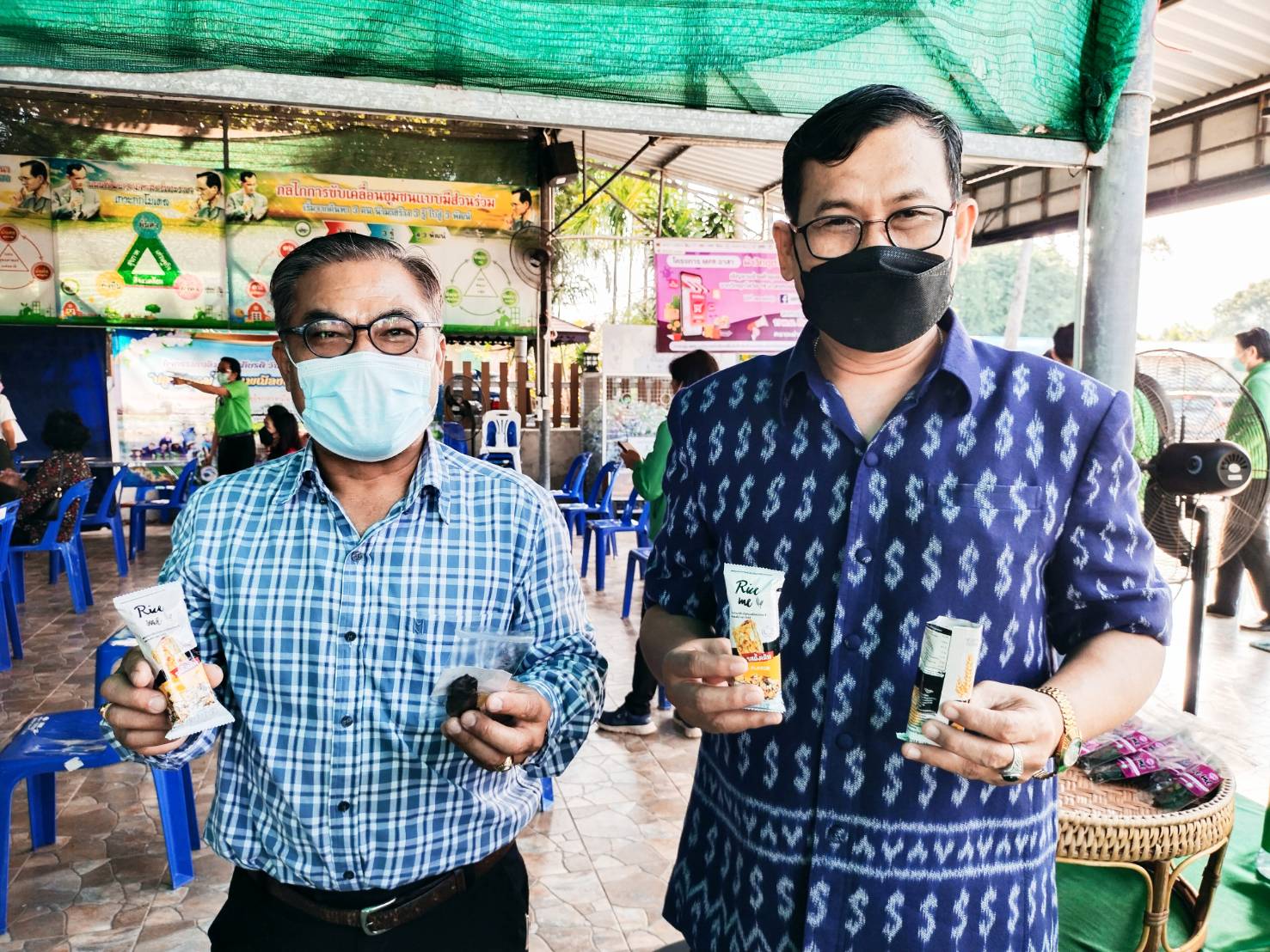 “พช.ระยอง”  ร่วมเปิดตลาดกลุ่มวิสาหกิจชุมชนส่งเสริมอาชีพชุมชนเกาะกก Snack Bars “Rice Me” และผลิตภัณฑ์แปรรูปจากกลุ่มอาชีพภาคีเครือข่าย