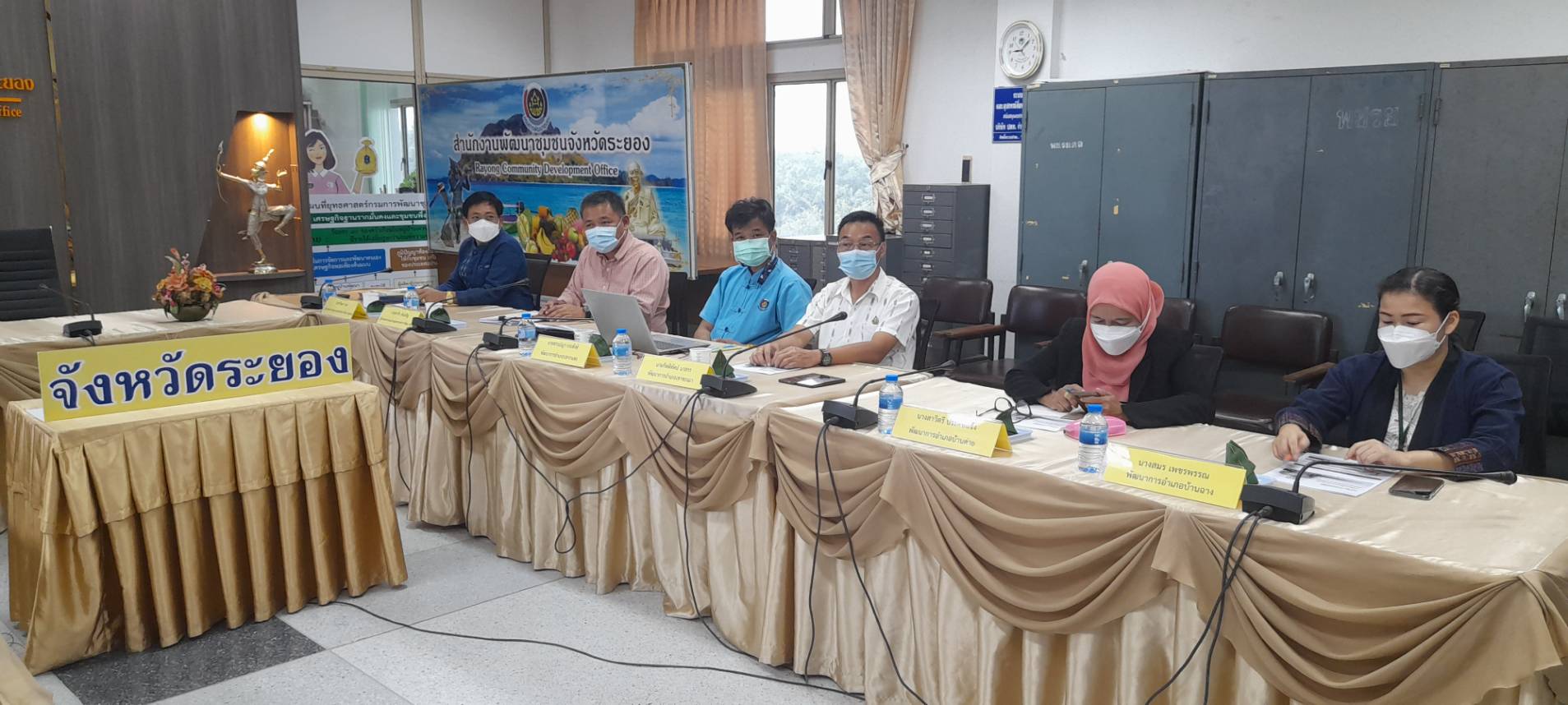 “พช.ระยอง” ร่วมประชุมการขับเคลื่อนงานเศรษฐกิจฐานรากด้วยกองทุนชุมชน ประจำปีงบประมาณ พ.ศ. 2565 ผ่านระบบการประชุมทางไกล (Video Conference)