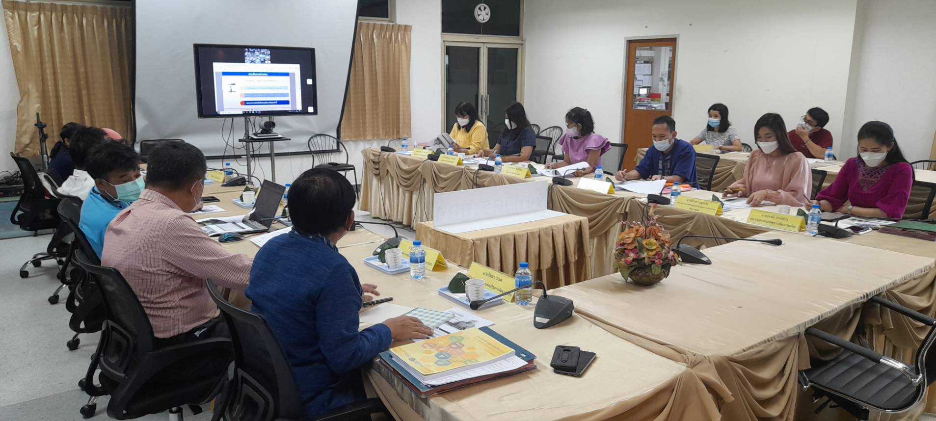 “พช.ระยอง” ร่วมประชุมการขับเคลื่อนงานเศรษฐกิจฐานรากด้วยกองทุนชุมชน ประจำปีงบประมาณ พ.ศ. 2565 ผ่านระบบการประชุมทางไกล (Video Conference)