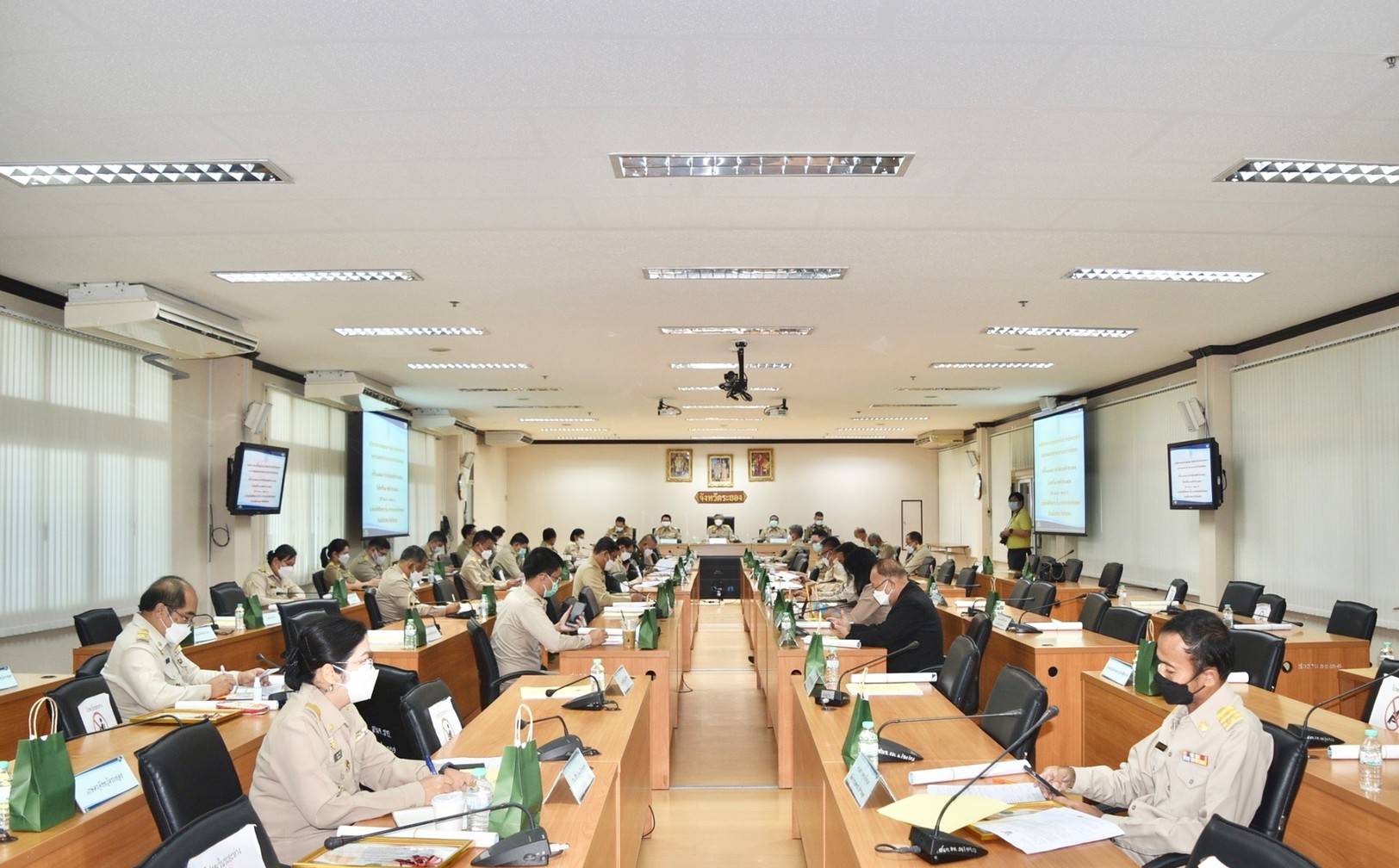 “พช.ระยอง”  ร่วมประชุมกรมการจังหวัดระยอง ครั้งที่ 11/2564