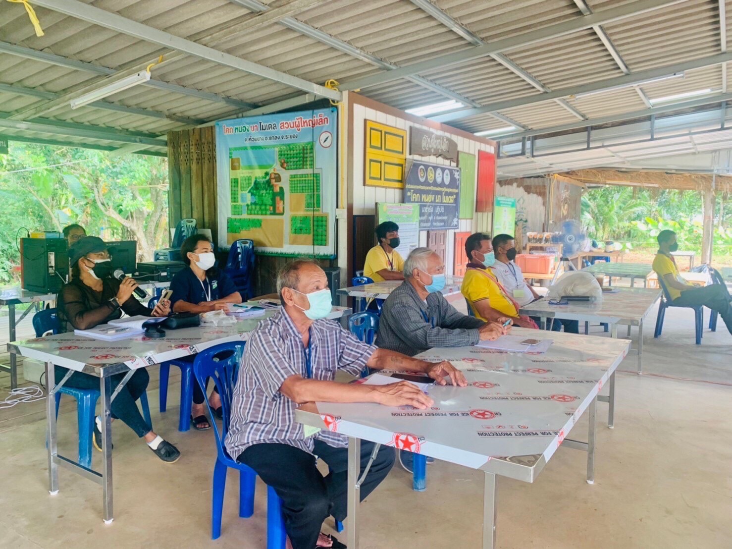 “พช.ระยอง” ขับเคลื่อนการดำเนินงานโครงการพัฒนาหมู่บ้านเศรษฐกิจพอเพียง ปี 2565