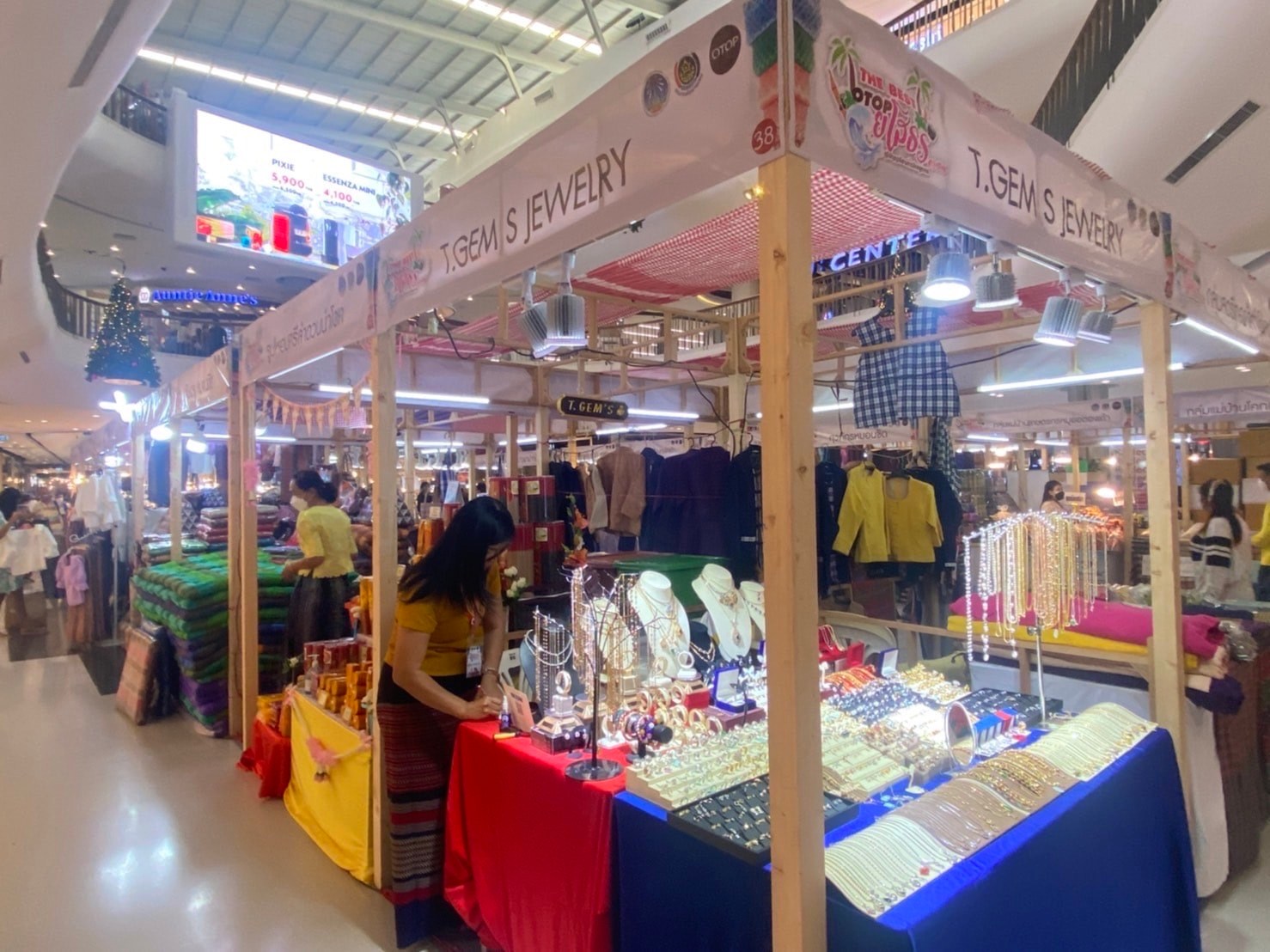 “พช.ระยอง” ร่วมเปิดงานโครงการเสริมสร้างศักยภาพการค้า การลงทุนของกลุ่มจังหวัดเชื่อมโยงอาเซียน กิจกรรม ประชาสัมพันธ์จัดแสดงและเปิดตัวผลิตภัณฑ์ที่ได้รับการพัฒนายกระดับ ภายในประเทศ งาน”THE BEST OTOP ยโสธร @ระยอง” ภูมิปัญญาอีสานก้าวไกลสู่สากล ?