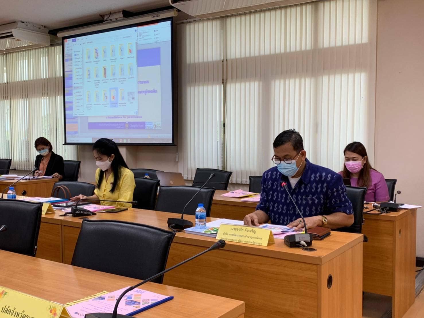 จังหวัดระยอง ขับเคลื่อนการดำเนินงานขจัดความยากจนและพัฒนาคนทุกช่วงวัยอย่างยั่งยืนตามหลักปรัชญาของเศรษฐกิจพอเพียง ครั้งที่ 2/2565