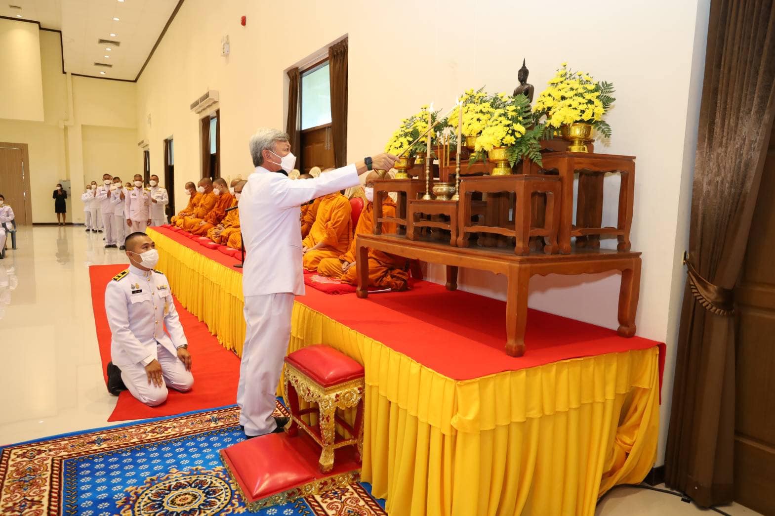 พช.ระยอง ร่วมพิธีวางพานพุ่มดอกไม้ถวายราชสักการะ เนื่องในวันพระบาทสมเด็จพระพุทธยอดฟ้าจุฬาโลกมหาราช และวันที่ระลึกมหาจักรีบรมราชวงศ์ และพิธีพระราชทานเครื่องราชอิสริยาภรณ์ชั้นสายสะพาย ประจำปี 2564