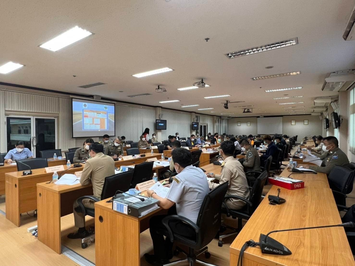 พช.ระยอง เข้าร่วมประชุมคณะอนุกรรมการและคณะทำงานตรวจติดตามศูนย์อำนวยการความปลอดภัยทางถนนช่วงเทศกาลสงกรานต์ พ.ศ. 2565 ครั้งที่ 7/2565