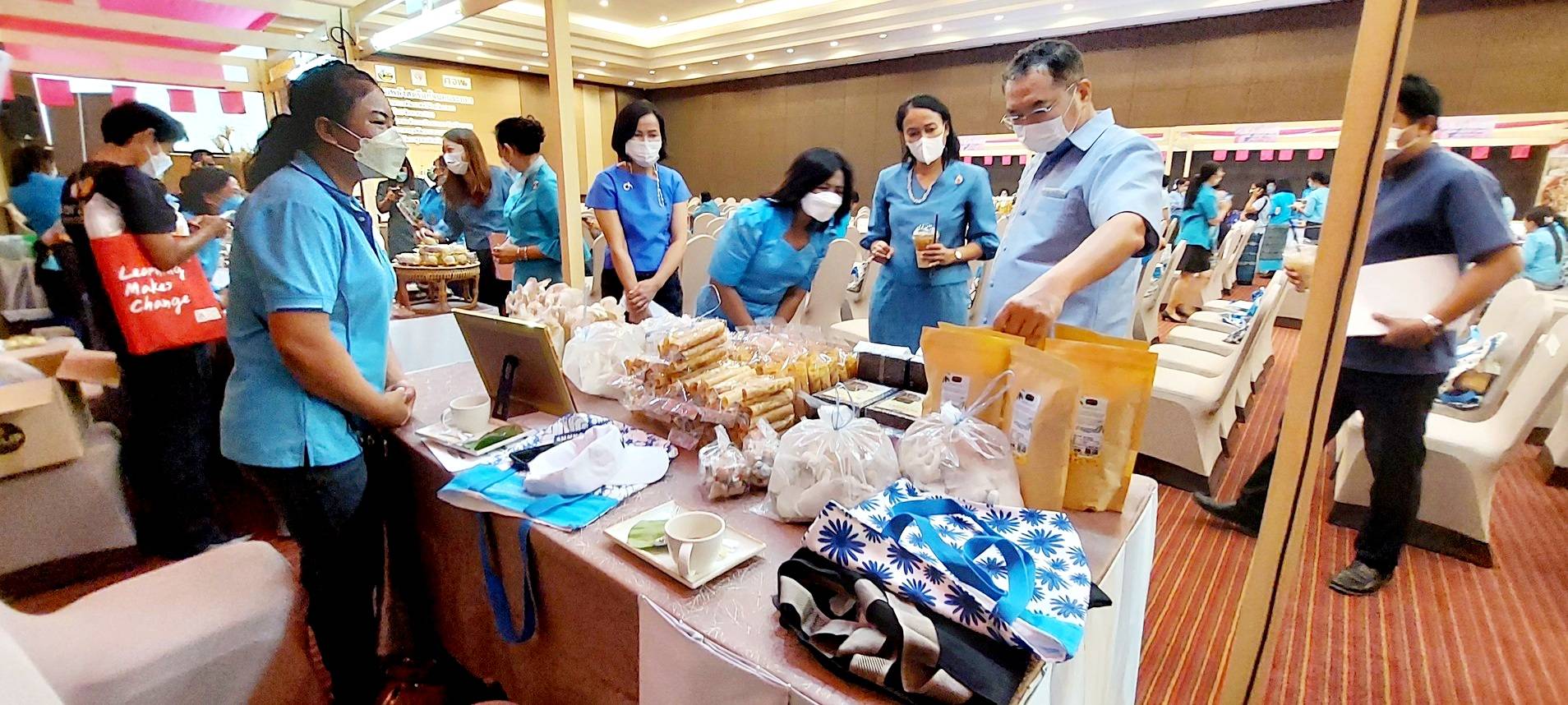 ? ”พช.ระยอง ร่วมโครงการ รวมพลังสตรีแก้จนคนระยอง”