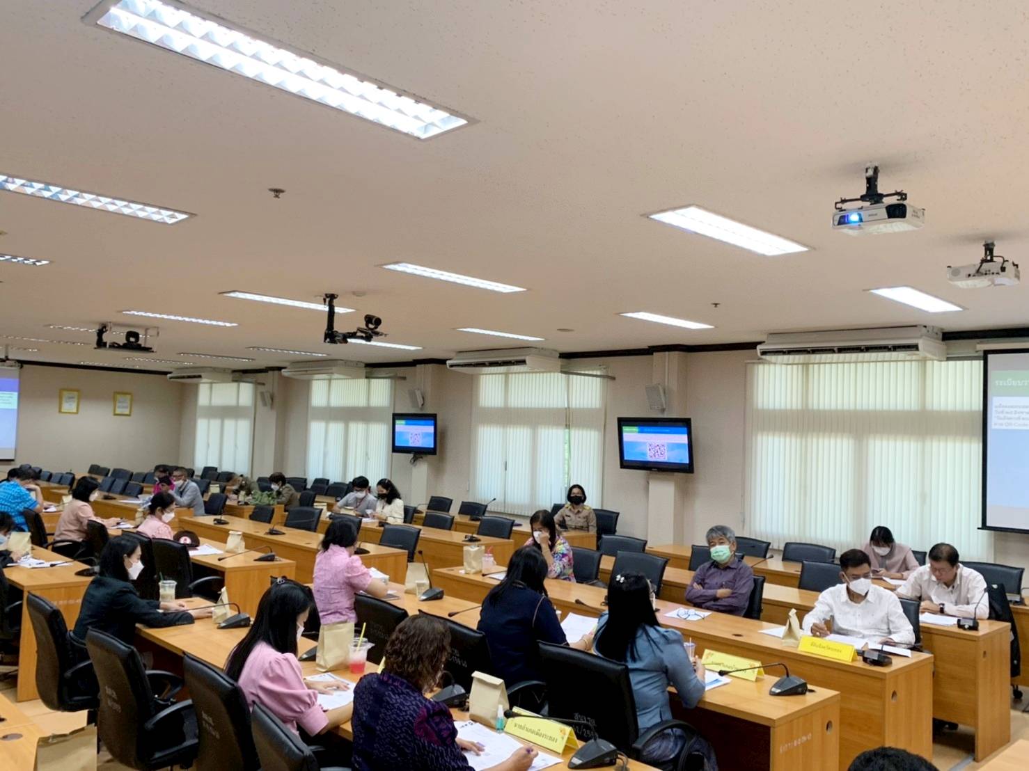 ?จังหวัดระยอง ขับเคลื่อนการดำเนินงานขจัดความยากจนและพัฒนาคนทุกช่วงวัยอย่างยั่งยืนตามหลักปรัชญาของเศรษฐกิจพอเพียง