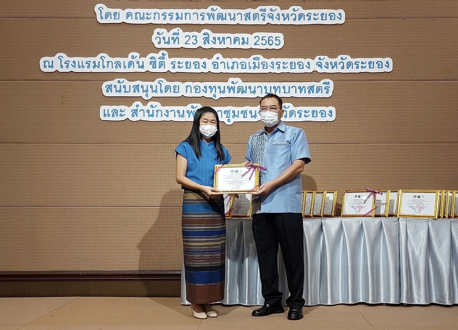 ? ”พช.ระยอง ร่วมโครงการ รวมพลังสตรีแก้จนคนระยอง”