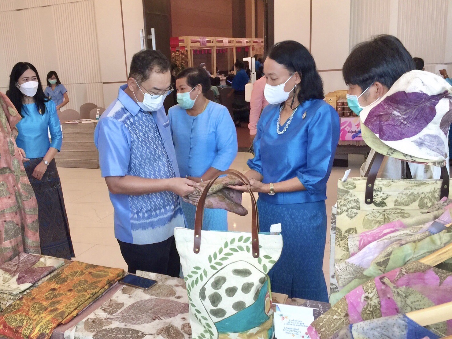 ? ”พช.ระยอง ร่วมโครงการ รวมพลังสตรีแก้จนคนระยอง”