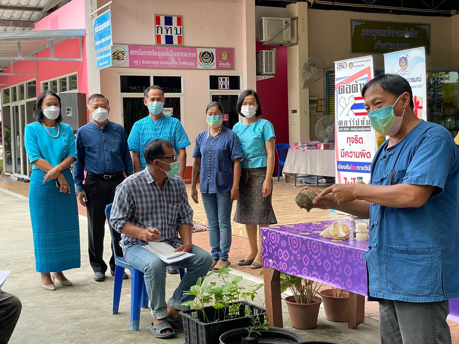 พช.ระยอง จัดโครงการส่งเสริมการมีส่วนร่วมของภาคประชาชนในการสร้างความโปร่งใส และป้องกันการทุจริตประพฤติมิชอบจังหวัดระยอง กิจกรรม : ปลูกจิตสำนึก พอเพียง มีวินัย สุจริต จิตอาสา พื้นที่ต้นแบบจังหวัดระยอง