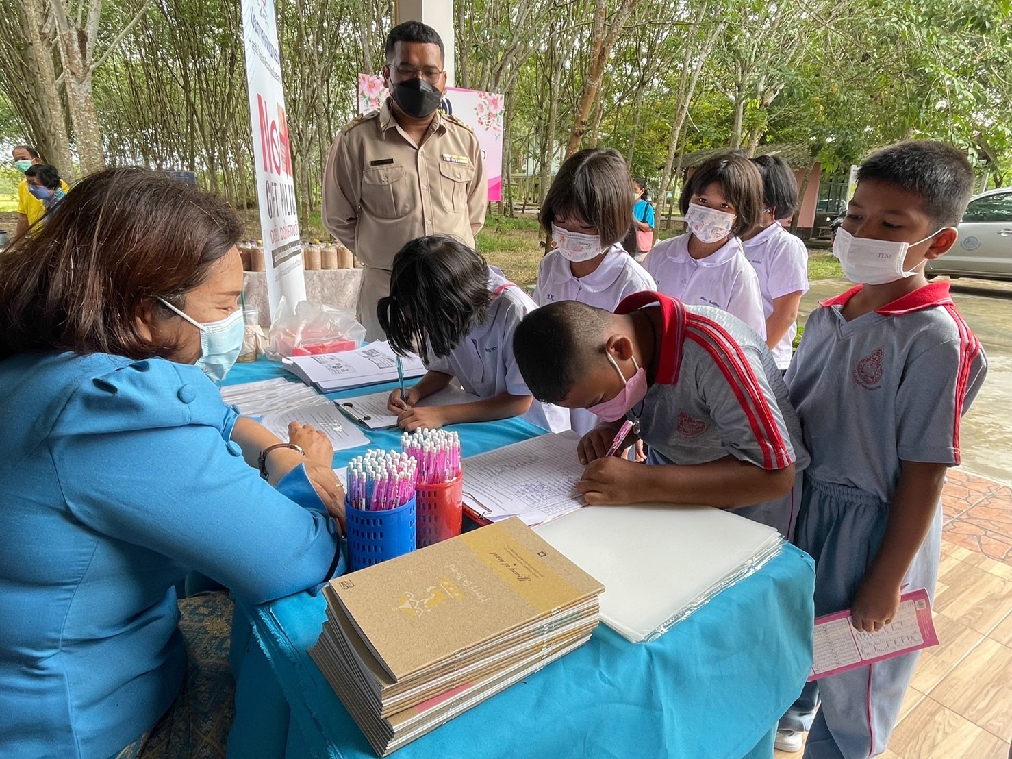 พช.ระยอง จัดโครงการส่งเสริมการมีส่วนร่วมของภาคประชาชนในการสร้างความโปร่งใส และป้องกันการทุจริตประพฤติมิชอบจังหวัดระยอง กิจกรรม : ปลูกจิตสำนึก พอเพียง มีวินัย สุจริต จิตอาสา พื้นที่ต้นแบบจังหวัดระยอง