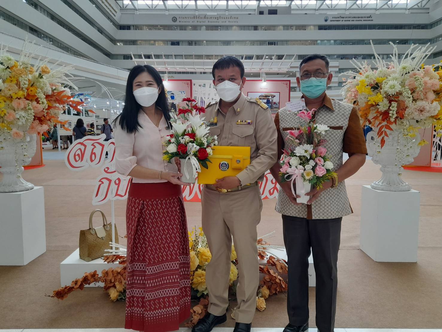 พช.ระยอง ร่วมโครงการแลกเปลี่ยนเรียนรู้ประสบการณ์ชีวิตกับการทำงานที่เป็นสุข : วันพัฒนาชุมชน 2565 ครั่งที่ 11 วาระครบรอบ 60  ปี กรมการพัฒนาชุมชน