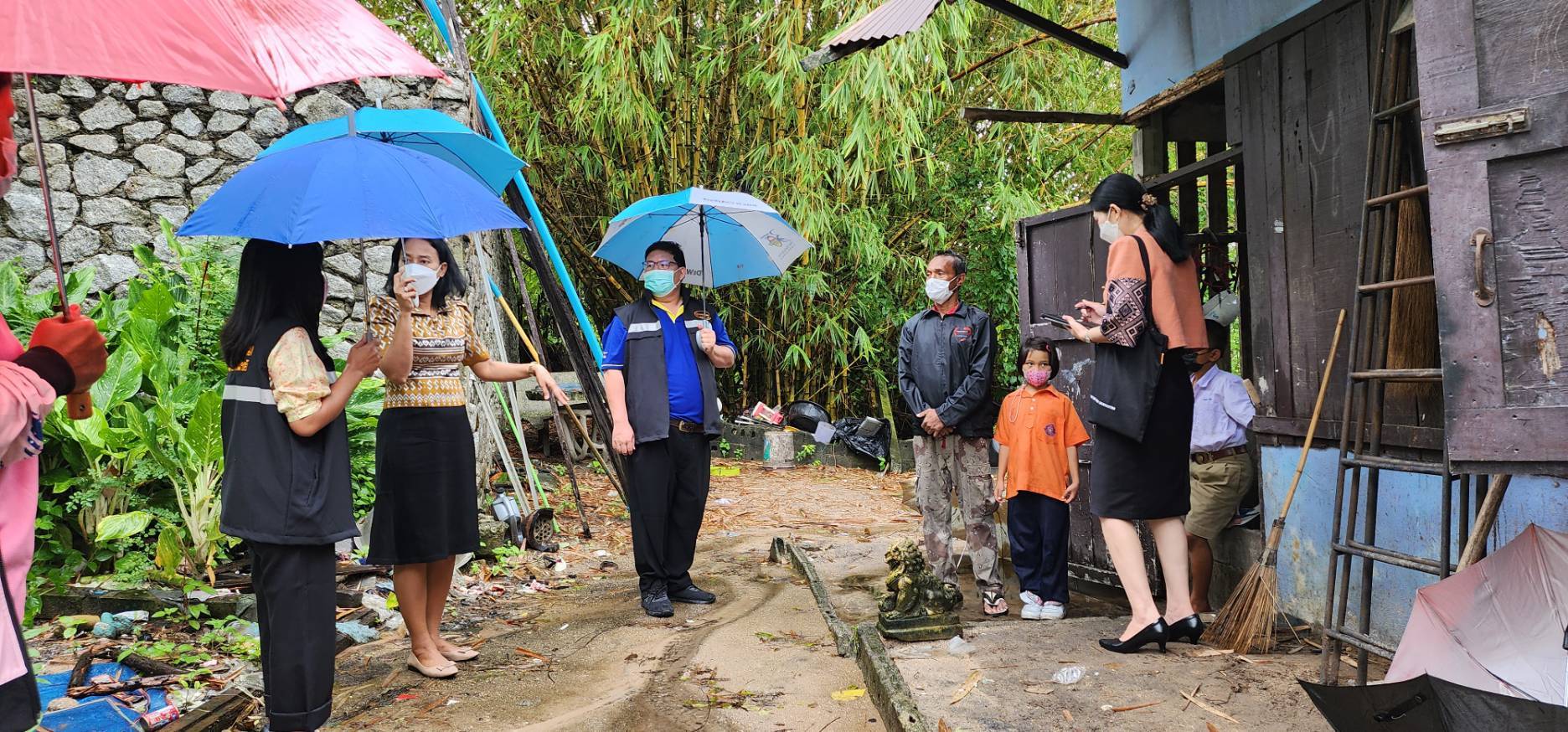 ?พช.ระยอง ลงพื้นที่ติดตาม เยี่ยมเยียน ครัวเรือนเป้าหมายการดำเนินงานขจัดความยากจนและพัฒนาคนทุกช่วงวัยอย่างยั่งยืนตามหลักปรัชญาของเศรษฐกิจพอเพียงจังหวัดระยอง