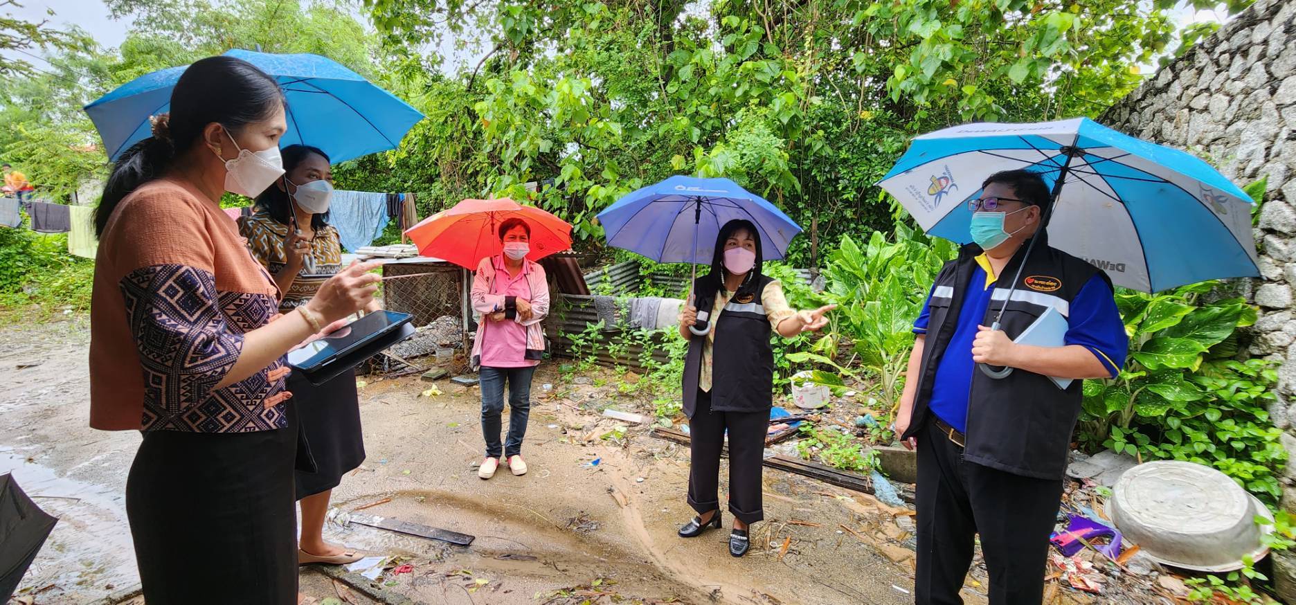 ?พช.ระยอง ลงพื้นที่ติดตาม เยี่ยมเยียน ครัวเรือนเป้าหมายการดำเนินงานขจัดความยากจนและพัฒนาคนทุกช่วงวัยอย่างยั่งยืนตามหลักปรัชญาของเศรษฐกิจพอเพียงจังหวัดระยอง