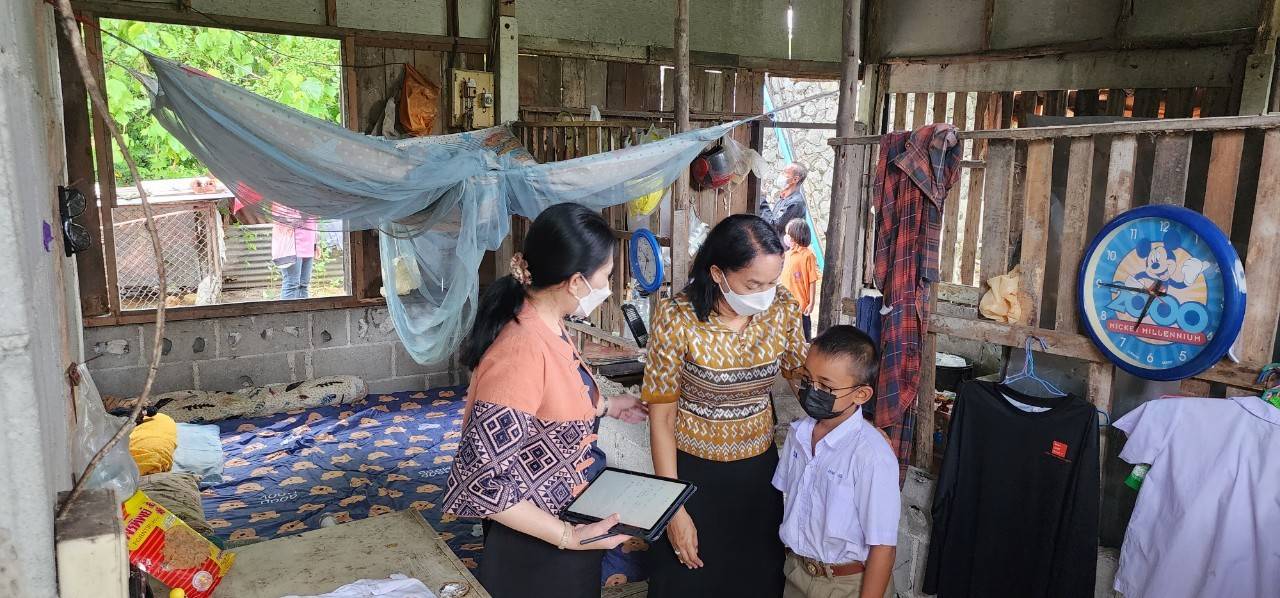 ?พช.ระยอง ลงพื้นที่ติดตาม เยี่ยมเยียน ครัวเรือนเป้าหมายการดำเนินงานขจัดความยากจนและพัฒนาคนทุกช่วงวัยอย่างยั่งยืนตามหลักปรัชญาของเศรษฐกิจพอเพียงจังหวัดระยอง