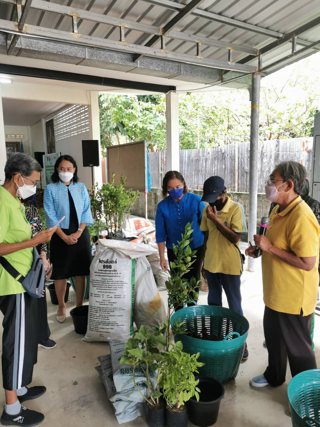 ✨พช.ระยอง ลงพื้นที่สนับสนุนการจัดโครงการส่งเสริมอาชีพครัวเรือนยากจนที่เป็นสมาชิกกองทุนพัฒนาบทบาทสตรี ในพื้นที่อำเภอเมืองระยอง