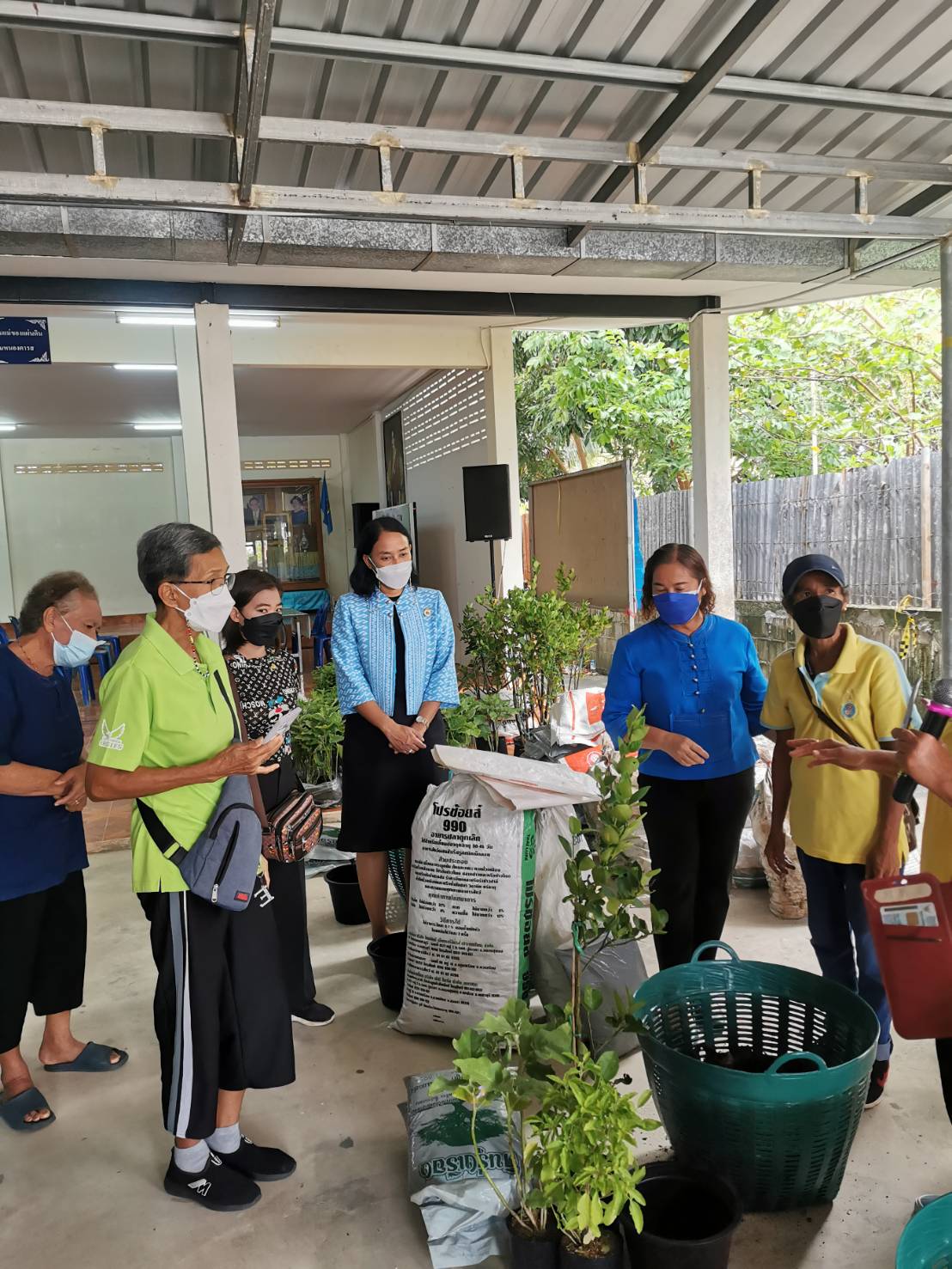 ✨พช.ระยอง ลงพื้นที่สนับสนุนการจัดโครงการส่งเสริมอาชีพครัวเรือนยากจนที่เป็นสมาชิกกองทุนพัฒนาบทบาทสตรี ในพื้นที่อำเภอเมืองระยอง