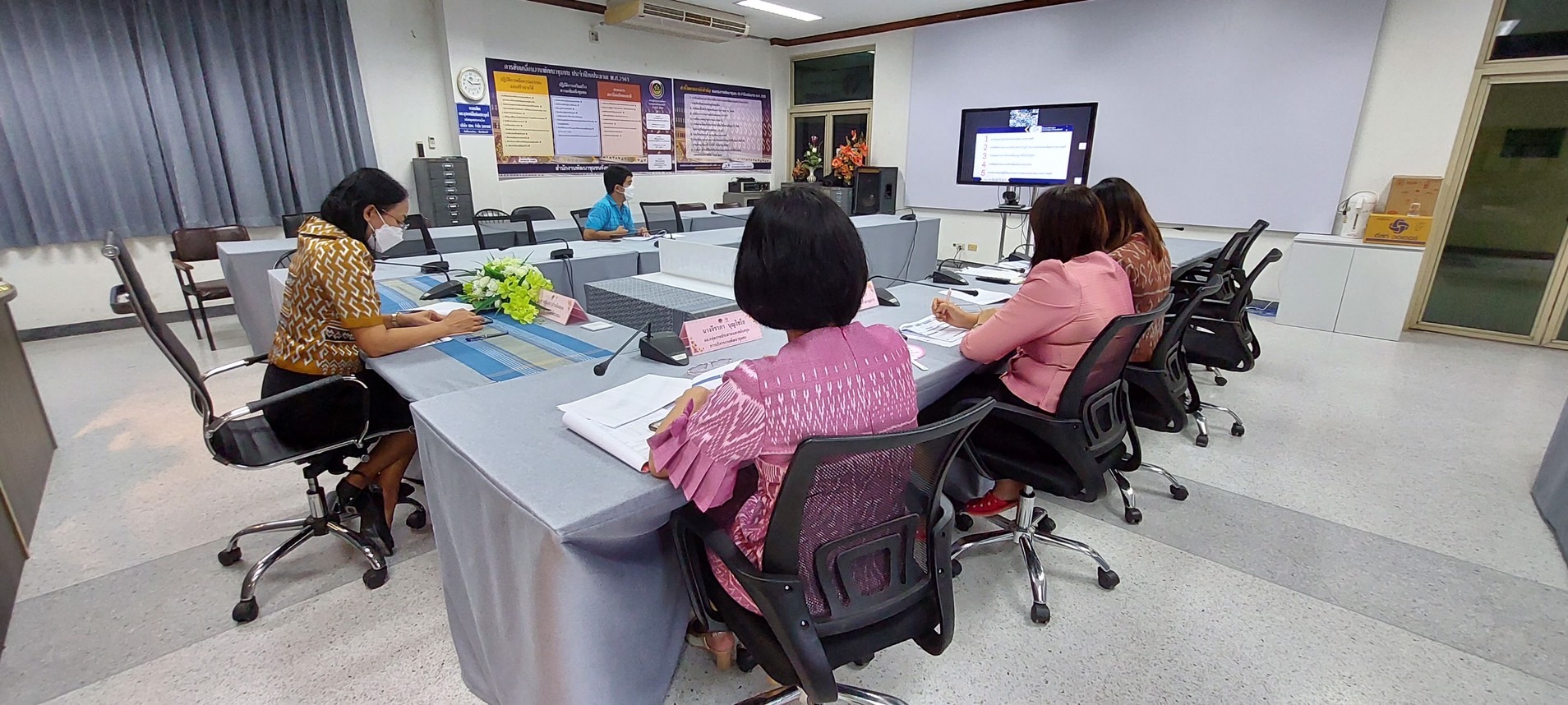 ?พช.ระยอง ร่วมประชุมชี้แจง เร่งรัด กำกับ ติดตามการดำเนินงานกองทุนพัฒนาบทบาทสตรี ผ่านระบบวีดิทัศน์ทางไกล (Video Conference) ครั้งที่ 6/2565