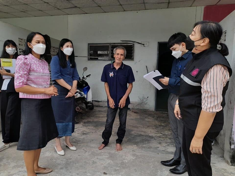 พช.ระยอง ลงพื้นที่บูรณาการให้ความช่วยเหลือครัวเรือนเป้าหมายการดำเนินงานขจัดความยากจนและพัฒนาคนทุกช่วงวัยอย่างยั่งยืนตามหลักปรัชญาของเศรษฐกิจพอเพียงจังหวัดระยอง