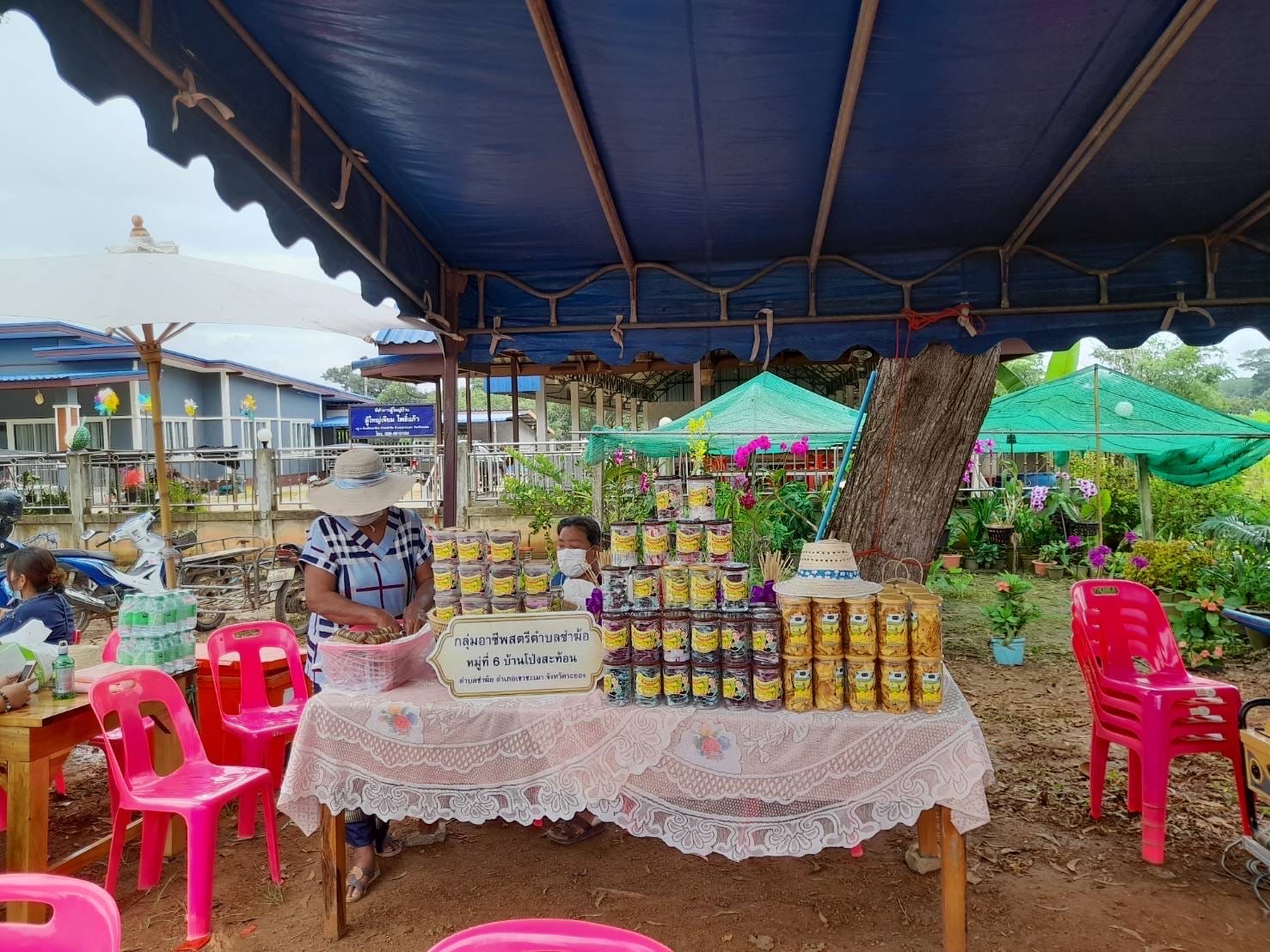 พช.ระยอง ร่วมกับ พช.เขาชะเมา จัดงานรวมพลคนโคก หนอง นา เอามื้อสามัคคี จังหวัดระยอง